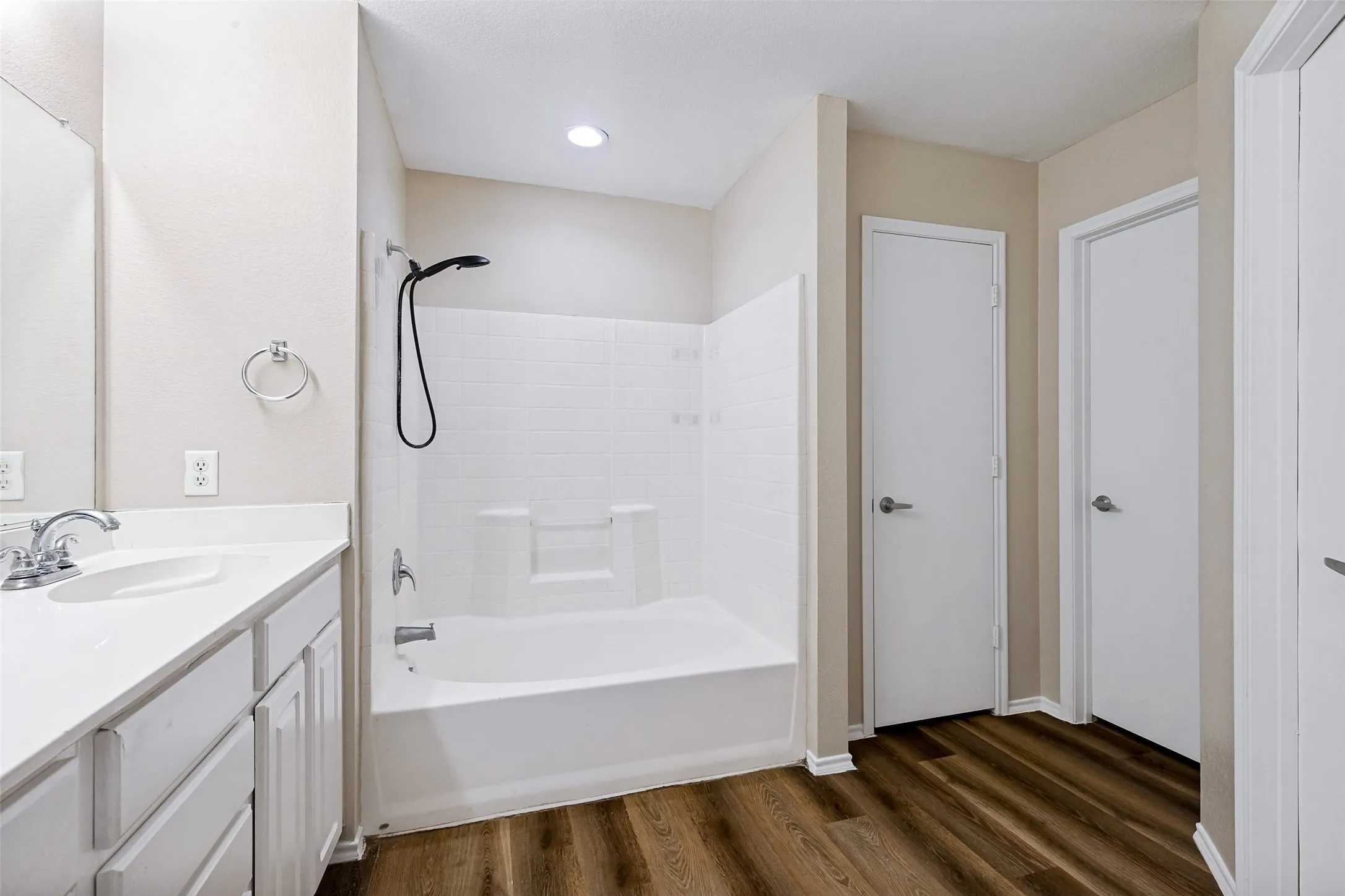 Single Family Residence For Sale in Tarrant County , 10417 Winding Passage Way, Fort Worth, Texas 76131, 4 Bedroom, 2 Bathroom, 2 Garage spaces, 1,984 Sqft, built in 2006, mls#21382698, Real Estate Agent in Fort Worth, Homes For Sale in Tarrant county, Homes For Sale in Fort Worth, Realtor in Fort Worth Texas, Real Estate Brokerage Independent Realty Texas, Luminita Cordes Realtor