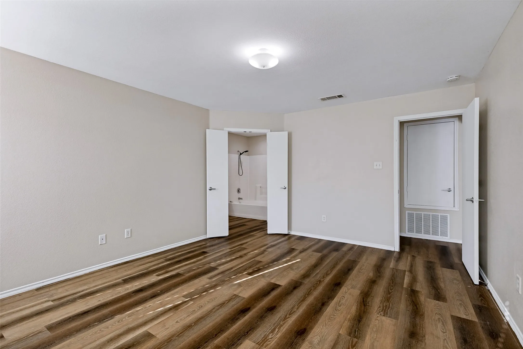 Single Family Residence For Sale in Tarrant County , 10417 Winding Passage Way, Fort Worth, Texas 76131, 4 Bedroom, 2 Bathroom, 2 Garage spaces, 1,984 Sqft, built in 2006, mls#21382698, Real Estate Agent in Fort Worth, Homes For Sale in Tarrant county, Homes For Sale in Fort Worth, Realtor in Fort Worth Texas, Real Estate Brokerage Independent Realty Texas, Luminita Cordes Realtor