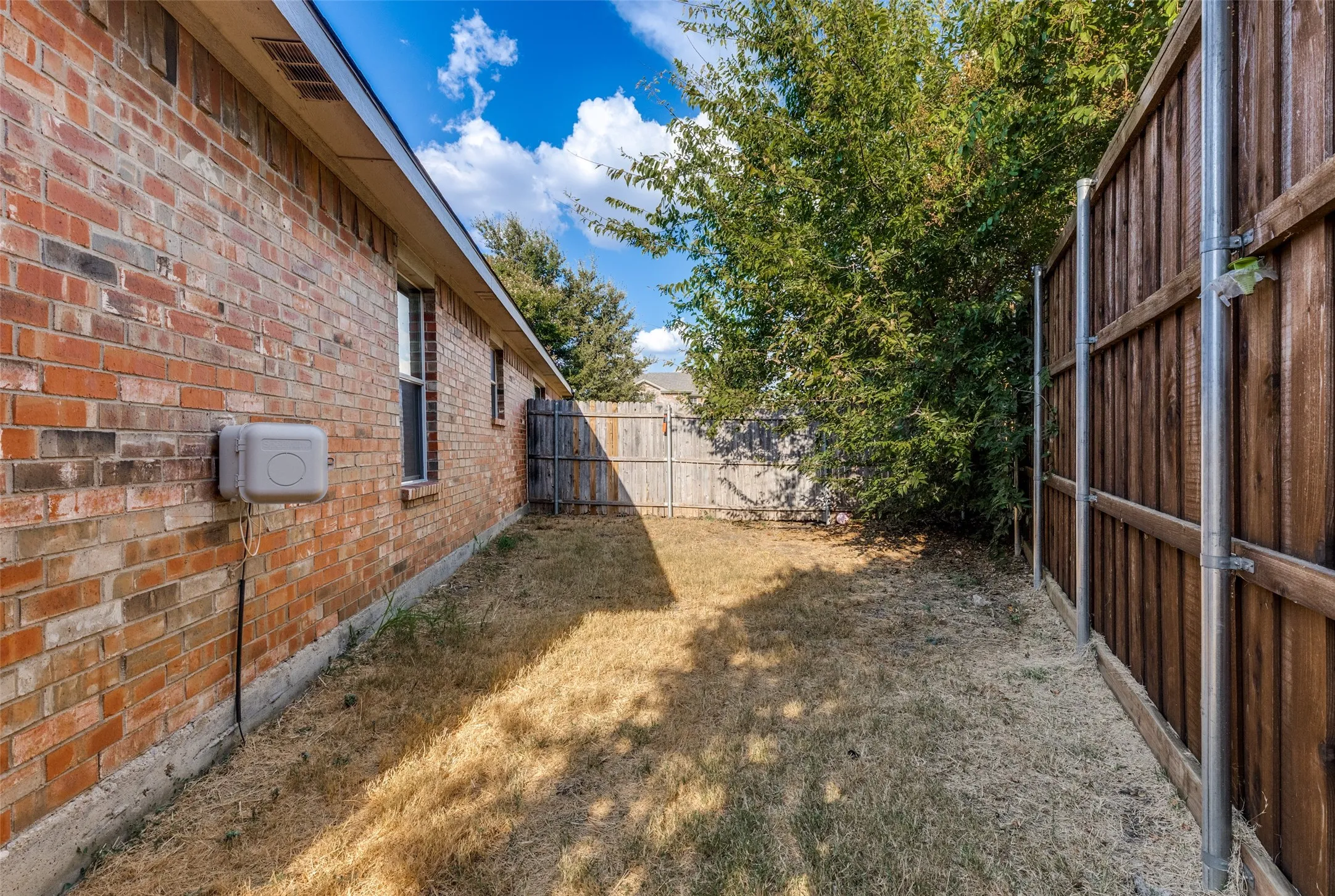 Single Family Residence For Sale in Tarrant County , 10417 Winding Passage Way, Fort Worth, Texas 76131, 4 Bedroom, 2 Bathroom, 2 Garage spaces, 1,984 Sqft, built in 2006, mls#21382698, Real Estate Agent in Fort Worth, Homes For Sale in Tarrant county, Homes For Sale in Fort Worth, Realtor in Fort Worth Texas, Real Estate Brokerage Independent Realty Texas, Luminita Cordes Realtor
