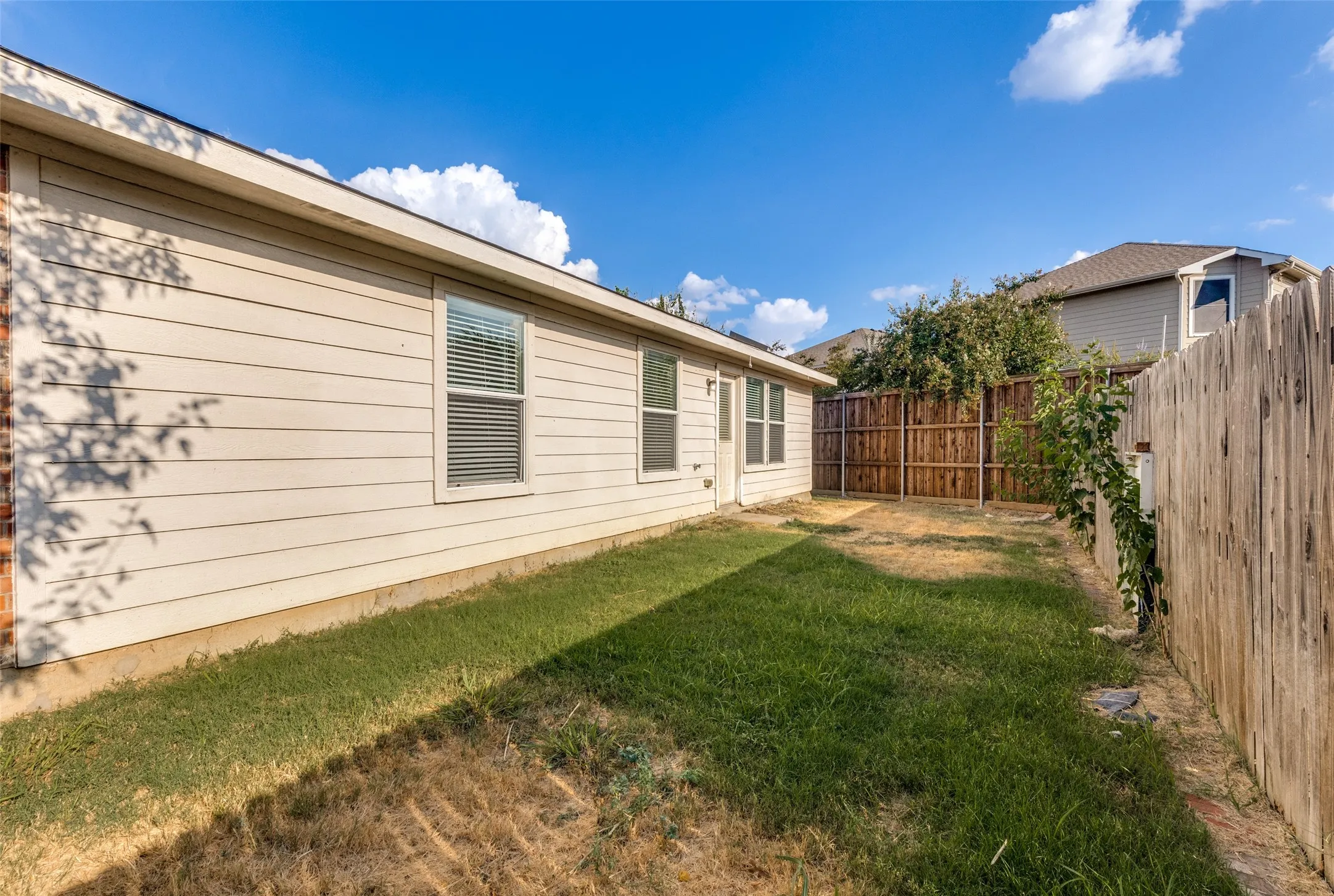 Single Family Residence For Sale in Tarrant County , 10417 Winding Passage Way, Fort Worth, Texas 76131, 4 Bedroom, 2 Bathroom, 2 Garage spaces, 1,984 Sqft, built in 2006, mls#21382698, Real Estate Agent in Fort Worth, Homes For Sale in Tarrant county, Homes For Sale in Fort Worth, Realtor in Fort Worth Texas, Real Estate Brokerage Independent Realty Texas, Luminita Cordes Realtor