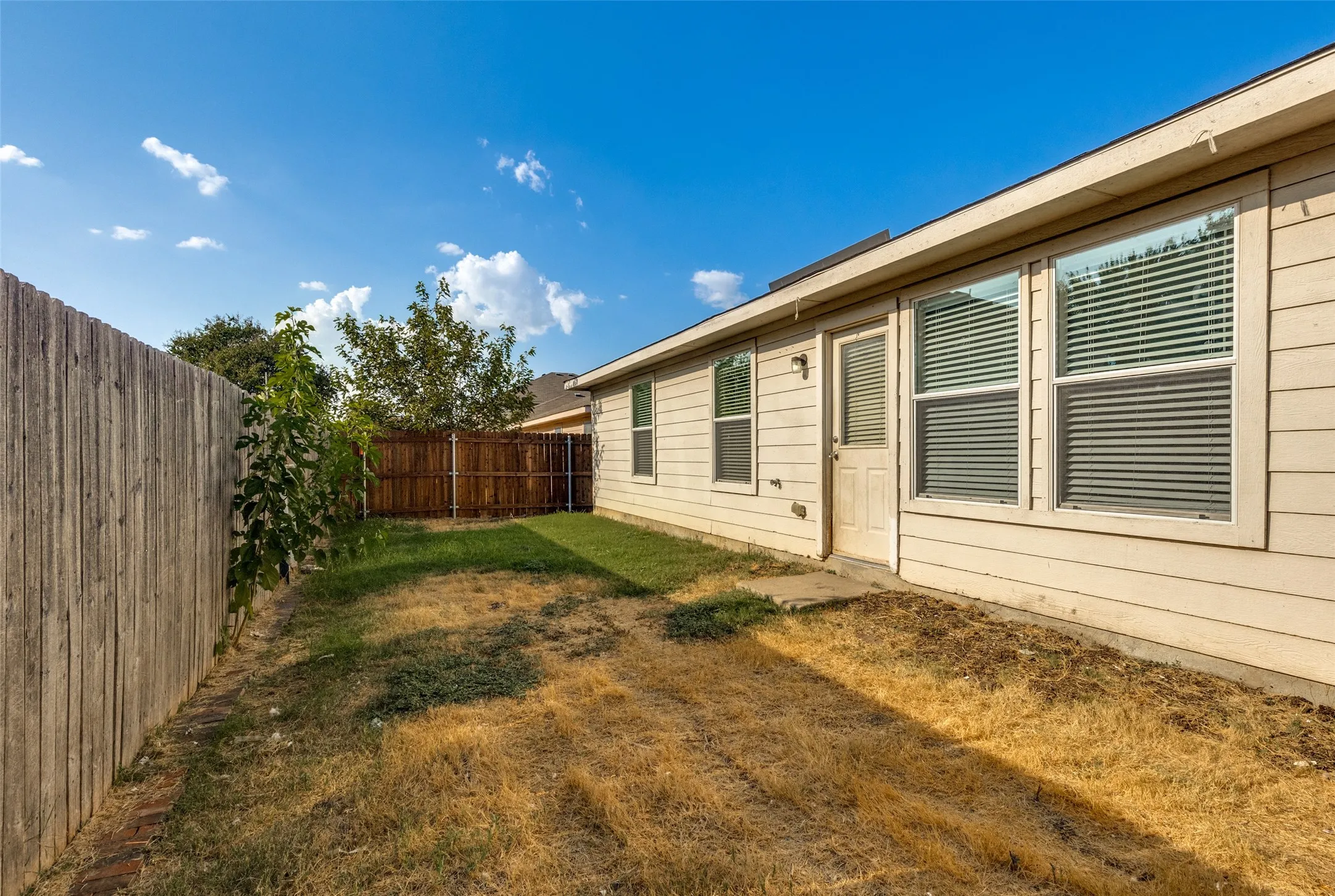 Single Family Residence For Sale in Tarrant County , 10417 Winding Passage Way, Fort Worth, Texas 76131, 4 Bedroom, 2 Bathroom, 2 Garage spaces, 1,984 Sqft, built in 2006, mls#21382698, Real Estate Agent in Fort Worth, Homes For Sale in Tarrant county, Homes For Sale in Fort Worth, Realtor in Fort Worth Texas, Real Estate Brokerage Independent Realty Texas, Luminita Cordes Realtor
