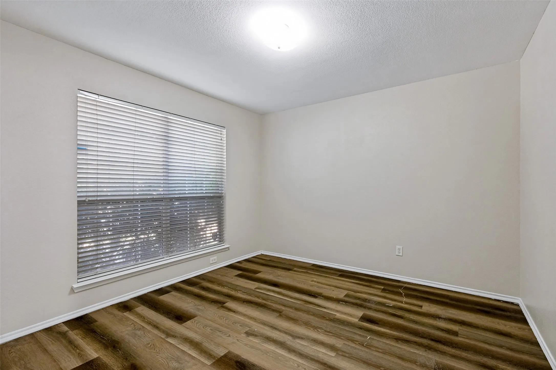 Single Family Residence For Sale in Tarrant County , 10417 Winding Passage Way, Fort Worth, Texas 76131, 4 Bedroom, 2 Bathroom, 2 Garage spaces, 1,984 Sqft, built in 2006, mls#21382698, Real Estate Agent in Fort Worth, Homes For Sale in Tarrant county, Homes For Sale in Fort Worth, Realtor in Fort Worth Texas, Real Estate Brokerage Independent Realty Texas, Luminita Cordes Realtor