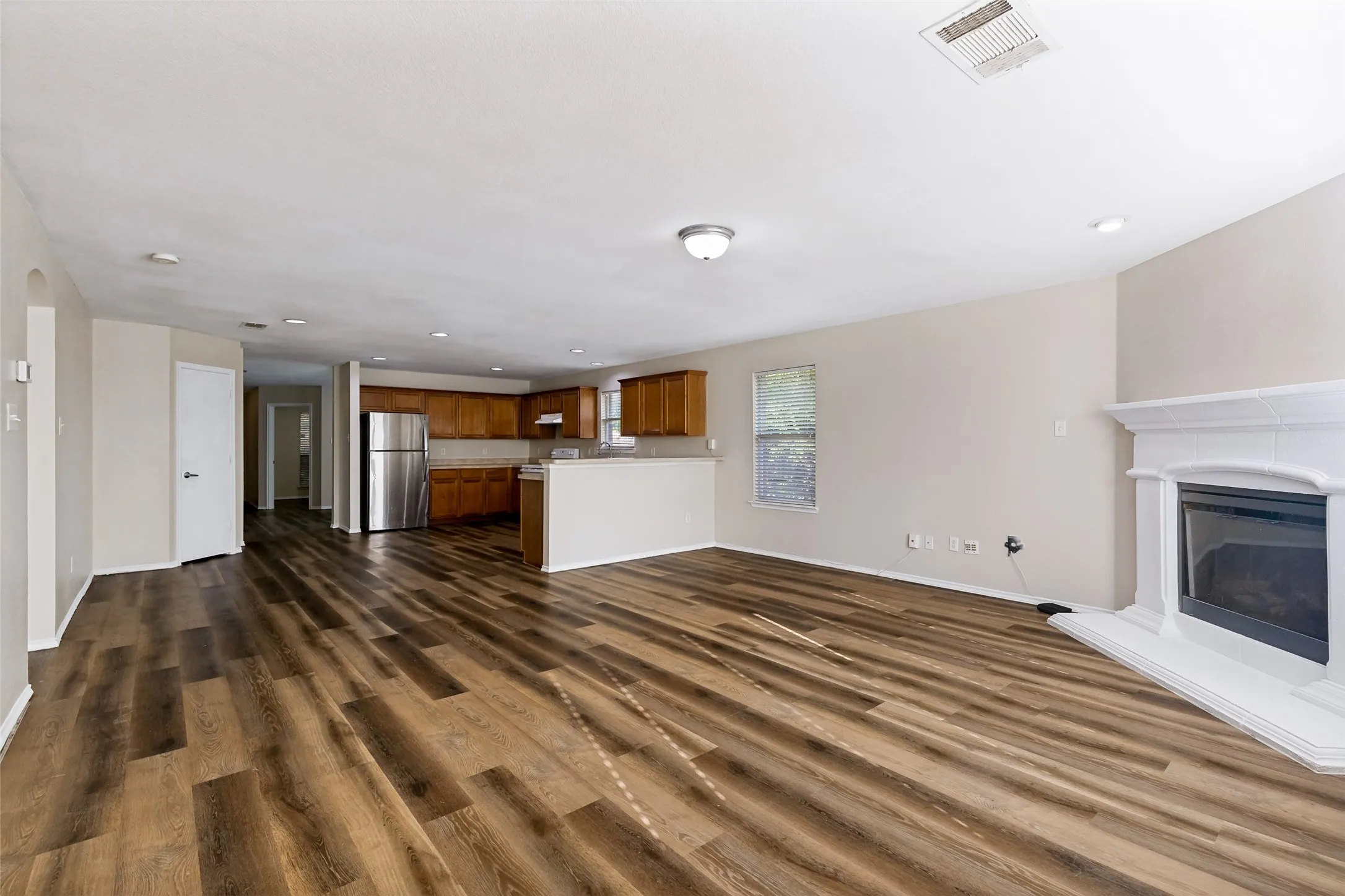 Single Family Residence For Sale in Tarrant County , 10417 Winding Passage Way, Fort Worth, Texas 76131, 4 Bedroom, 2 Bathroom, 2 Garage spaces, 1,984 Sqft, built in 2006, mls#21382698, Real Estate Agent in Fort Worth, Homes For Sale in Tarrant county, Homes For Sale in Fort Worth, Realtor in Fort Worth Texas, Real Estate Brokerage Independent Realty Texas, Luminita Cordes Realtor