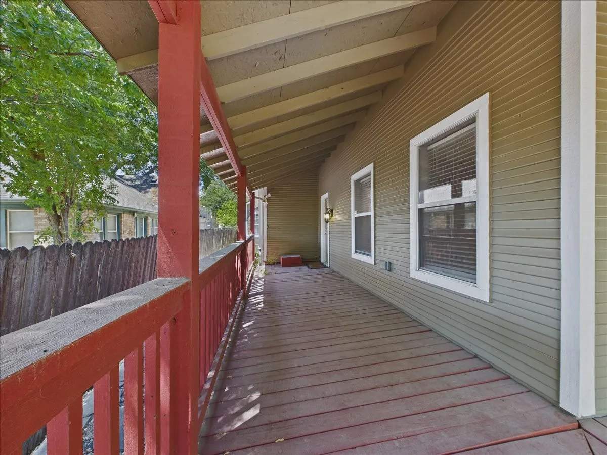 Single Family Residence For Sale in Dallas County , 6100 Victor Street, Dallas, Texas 75214, 4 Bedroom, 2 Bathroom, Garage spaces, 1,752 Sqft, built in 1916, mls#21378346, Real Estate Agent in Dallas, Homes For Sale in Dallas county, Homes For Sale in Dallas, Realtor in Dallas Texas, Real Estate Brokerage Independent Realty Texas, Luminita Cordes Realtor