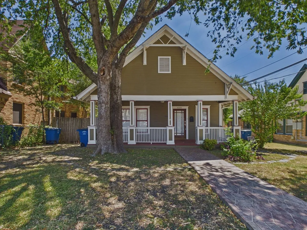 Single Family Residence For Sale in Dallas County , 6100 Victor Street, Dallas, Texas 75214, 4 Bedroom, 2 Bathroom, Garage spaces, 1,752 Sqft, built in 1916, mls#21378346, Real Estate Agent in Dallas, Homes For Sale in Dallas county, Homes For Sale in Dallas, Realtor in Dallas Texas, Real Estate Brokerage Independent Realty Texas, Luminita Cordes Realtor