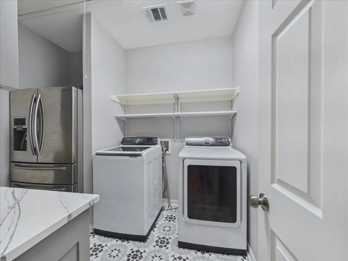 Single Family Residence For Sale in Dallas County , 6100 Victor Street, Dallas, Texas 75214, 4 Bedroom, 2 Bathroom, Garage spaces, 1,752 Sqft, built in 1916, mls#21378346, Real Estate Agent in Dallas, Homes For Sale in Dallas county, Homes For Sale in Dallas, Realtor in Dallas Texas, Real Estate Brokerage Independent Realty Texas, Luminita Cordes Realtor