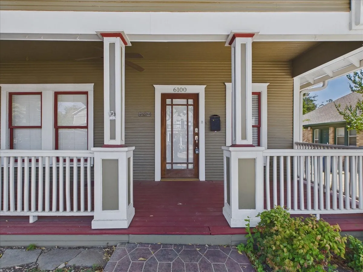 Single Family Residence For Sale in Dallas County , 6100 Victor Street, Dallas, Texas 75214, 4 Bedroom, 2 Bathroom, Garage spaces, 1,752 Sqft, built in 1916, mls#21378346, Real Estate Agent in Dallas, Homes For Sale in Dallas county, Homes For Sale in Dallas, Realtor in Dallas Texas, Real Estate Brokerage Independent Realty Texas, Luminita Cordes Realtor