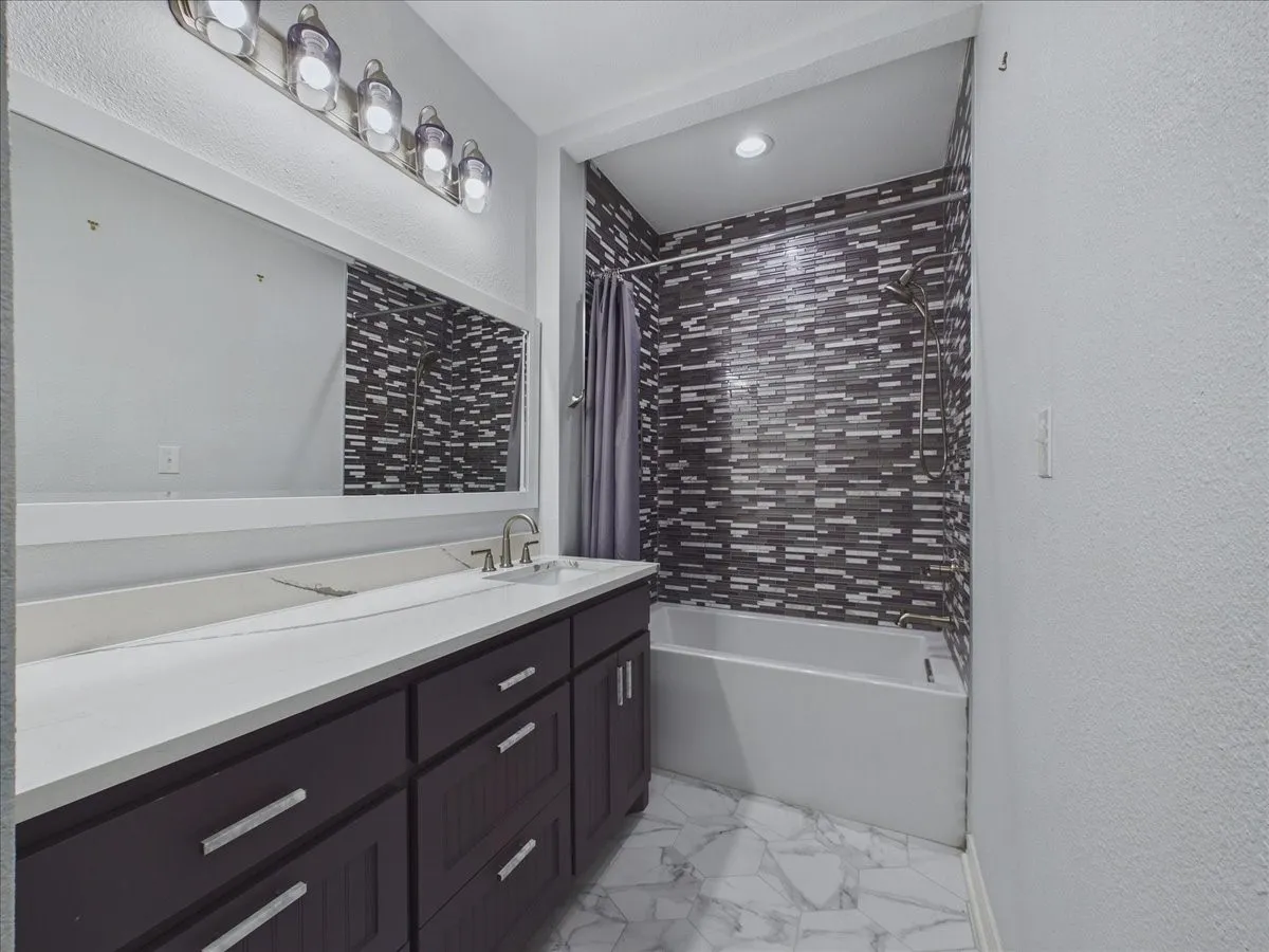 Single Family Residence For Sale in Dallas County , 6100 Victor Street, Dallas, Texas 75214, 4 Bedroom, 2 Bathroom, Garage spaces, 1,752 Sqft, built in 1916, mls#21378346, Real Estate Agent in Dallas, Homes For Sale in Dallas county, Homes For Sale in Dallas, Realtor in Dallas Texas, Real Estate Brokerage Independent Realty Texas, Luminita Cordes Realtor