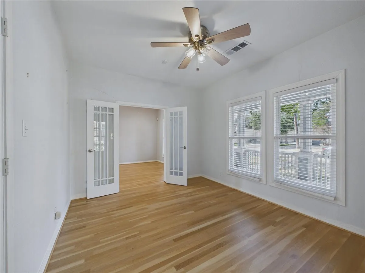 Single Family Residence For Sale in Dallas County , 6100 Victor Street, Dallas, Texas 75214, 4 Bedroom, 2 Bathroom, Garage spaces, 1,752 Sqft, built in 1916, mls#21378346, Real Estate Agent in Dallas, Homes For Sale in Dallas county, Homes For Sale in Dallas, Realtor in Dallas Texas, Real Estate Brokerage Independent Realty Texas, Luminita Cordes Realtor