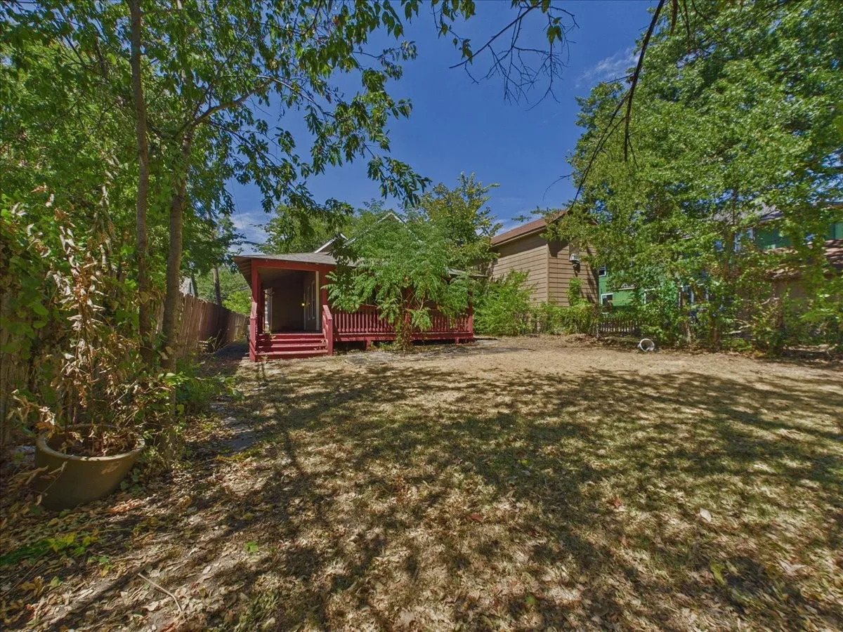 Single Family Residence For Sale in Dallas County , 6100 Victor Street, Dallas, Texas 75214, 4 Bedroom, 2 Bathroom, Garage spaces, 1,752 Sqft, built in 1916, mls#21378346, Real Estate Agent in Dallas, Homes For Sale in Dallas county, Homes For Sale in Dallas, Realtor in Dallas Texas, Real Estate Brokerage Independent Realty Texas, Luminita Cordes Realtor