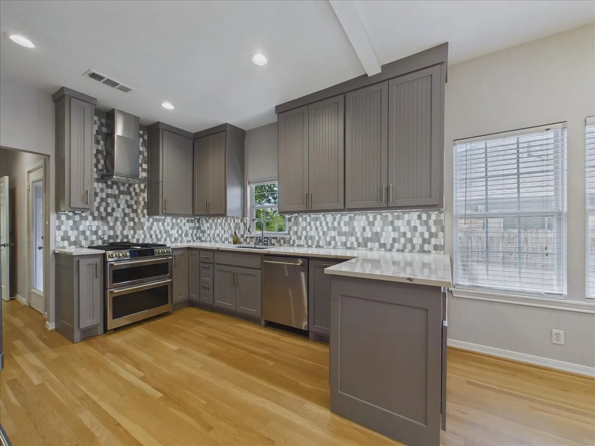 Single Family Residence For Sale in Dallas County , 6100 Victor Street, Dallas, Texas 75214, 4 Bedroom, 2 Bathroom, Garage spaces, 1,752 Sqft, built in 1916, mls#21378346, Real Estate Agent in Dallas, Homes For Sale in Dallas county, Homes For Sale in Dallas, Realtor in Dallas Texas, Real Estate Brokerage Independent Realty Texas, Luminita Cordes Realtor