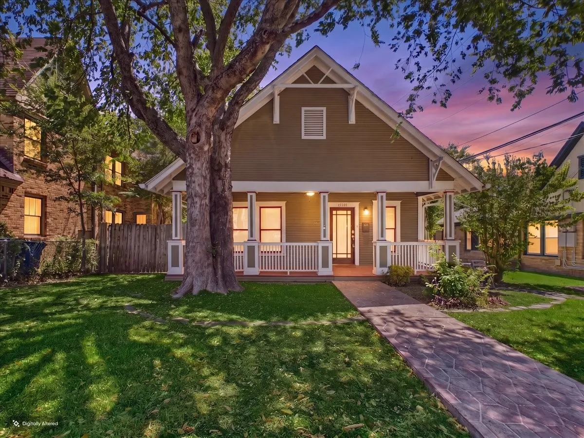 Single Family Residence For Sale in Dallas County , 6100 Victor Street, Dallas, Texas 75214, 4 Bedroom, 2 Bathroom, Garage spaces, 1,752 Sqft, built in 1916, mls#21378346, Real Estate Agent in Dallas, Homes For Sale in Dallas county, Homes For Sale in Dallas, Realtor in Dallas Texas, Real Estate Brokerage Independent Realty Texas, Luminita Cordes Realtor