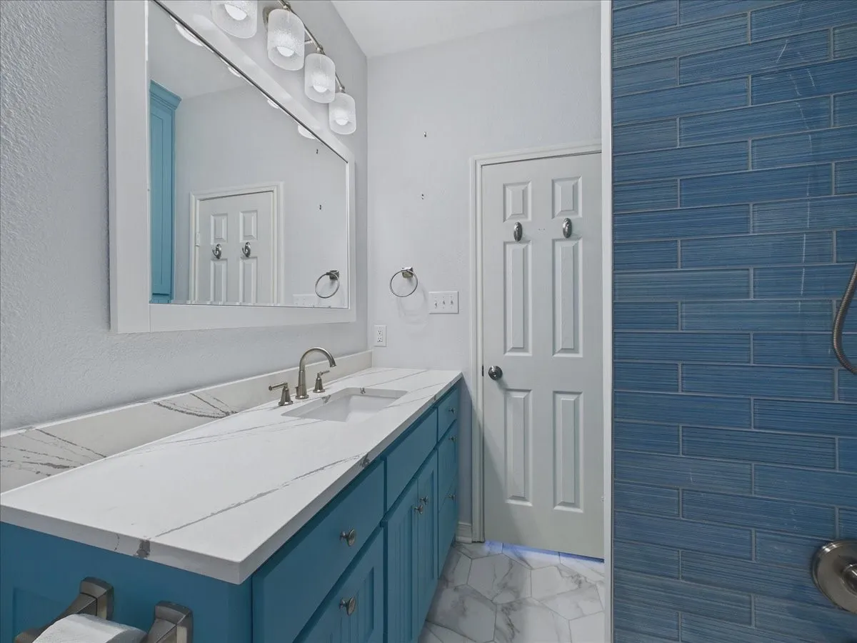 Single Family Residence For Sale in Dallas County , 6100 Victor Street, Dallas, Texas 75214, 4 Bedroom, 2 Bathroom, Garage spaces, 1,752 Sqft, built in 1916, mls#21378346, Real Estate Agent in Dallas, Homes For Sale in Dallas county, Homes For Sale in Dallas, Realtor in Dallas Texas, Real Estate Brokerage Independent Realty Texas, Luminita Cordes Realtor