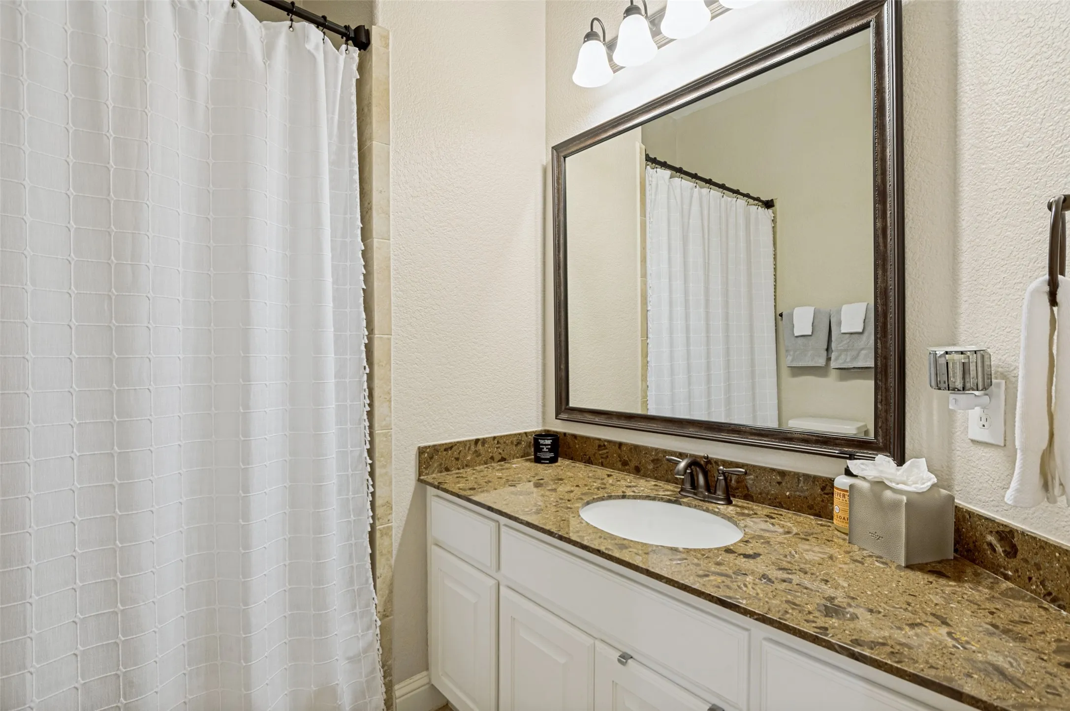 Single Family Residence For Sale in Denton County , 4430 Whispering Lake Drive, Frisco, Texas 75036, 4 Bedroom, 5 Bathroom, 3 Garage spaces, 3,743 Sqft, built in 2014, mls#21381902, Real Estate Agent in Frisco, Homes For Sale in Denton county, Homes For Sale in Frisco, Realtor in Frisco Texas, Real Estate Brokerage Independent Realty Texas, Luminita Cordes Realtor