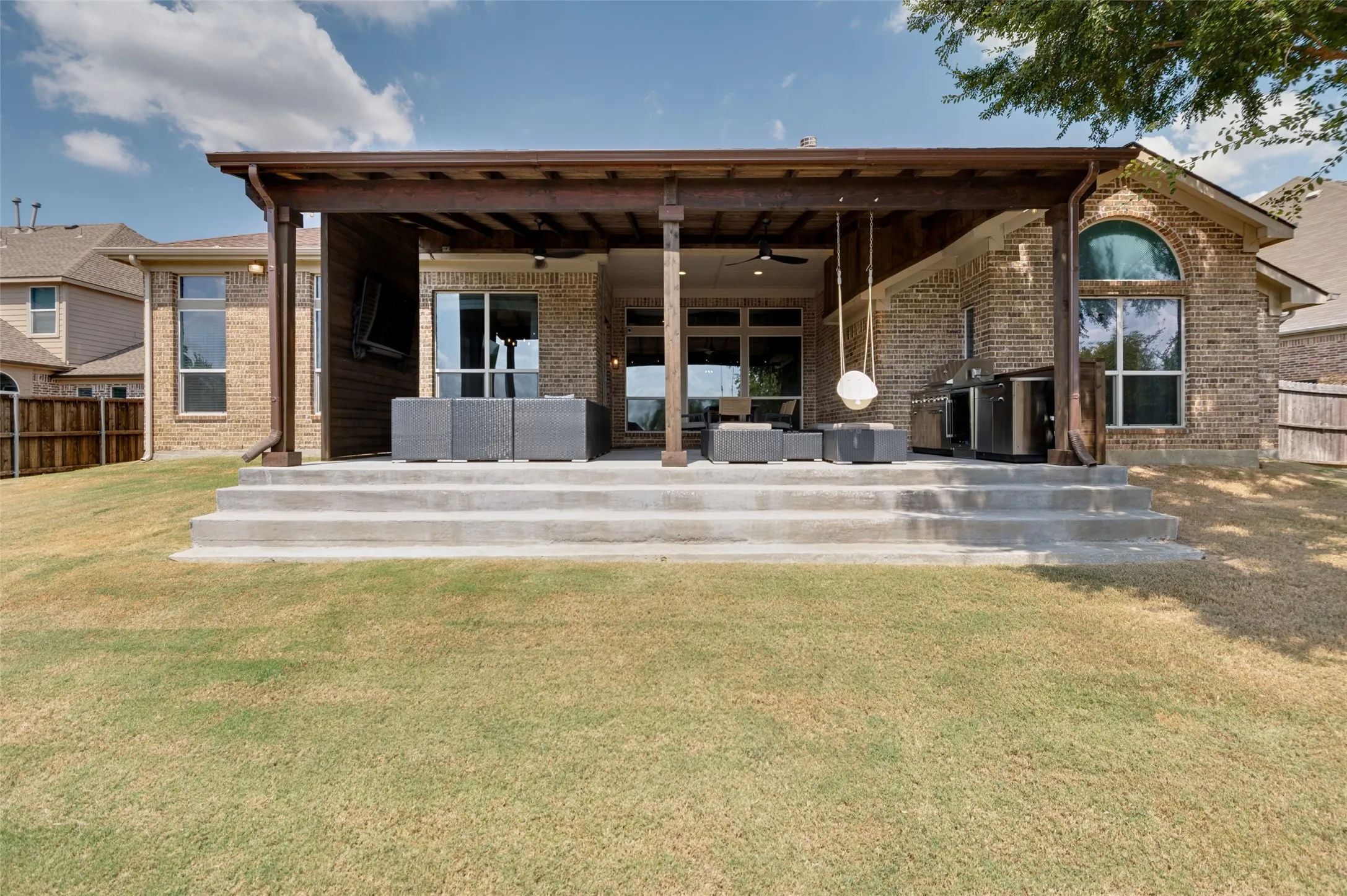 Single Family Residence For Sale in Denton County , 4430 Whispering Lake Drive, Frisco, Texas 75036, 4 Bedroom, 5 Bathroom, 3 Garage spaces, 3,743 Sqft, built in 2014, mls#21381902, Real Estate Agent in Frisco, Homes For Sale in Denton county, Homes For Sale in Frisco, Realtor in Frisco Texas, Real Estate Brokerage Independent Realty Texas, Luminita Cordes Realtor