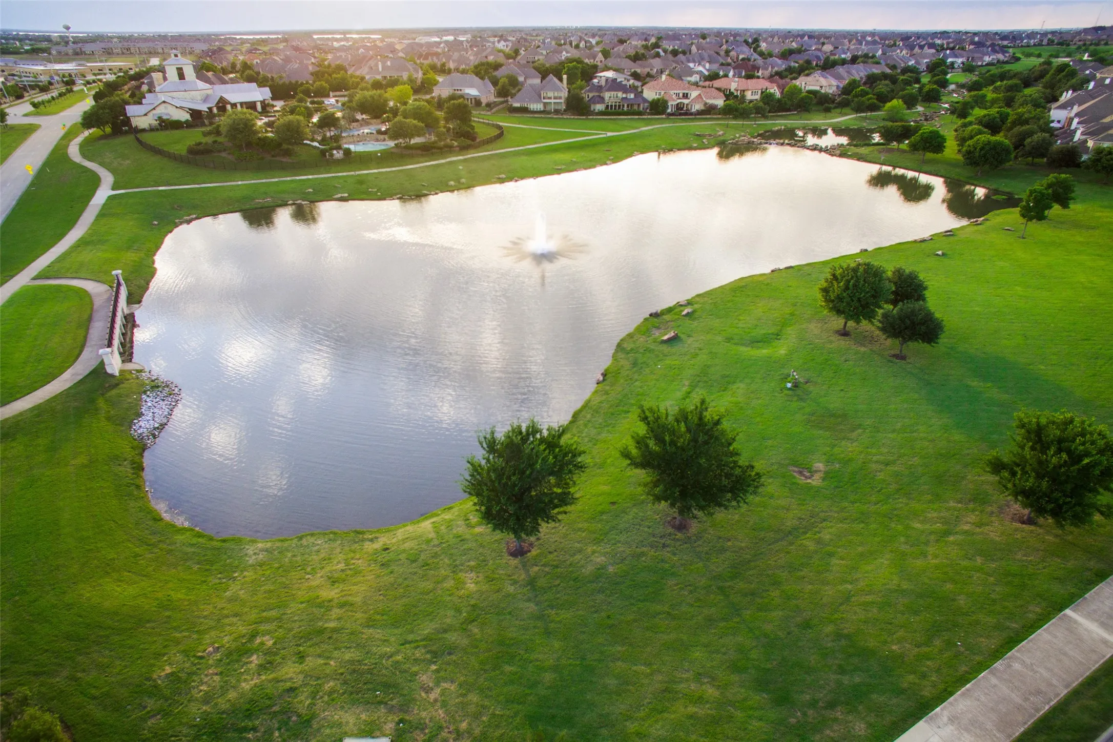 Single Family Residence For Sale in Denton County , 4430 Whispering Lake Drive, Frisco, Texas 75036, 4 Bedroom, 5 Bathroom, 3 Garage spaces, 3,743 Sqft, built in 2014, mls#21381902, Real Estate Agent in Frisco, Homes For Sale in Denton county, Homes For Sale in Frisco, Realtor in Frisco Texas, Real Estate Brokerage Independent Realty Texas, Luminita Cordes Realtor