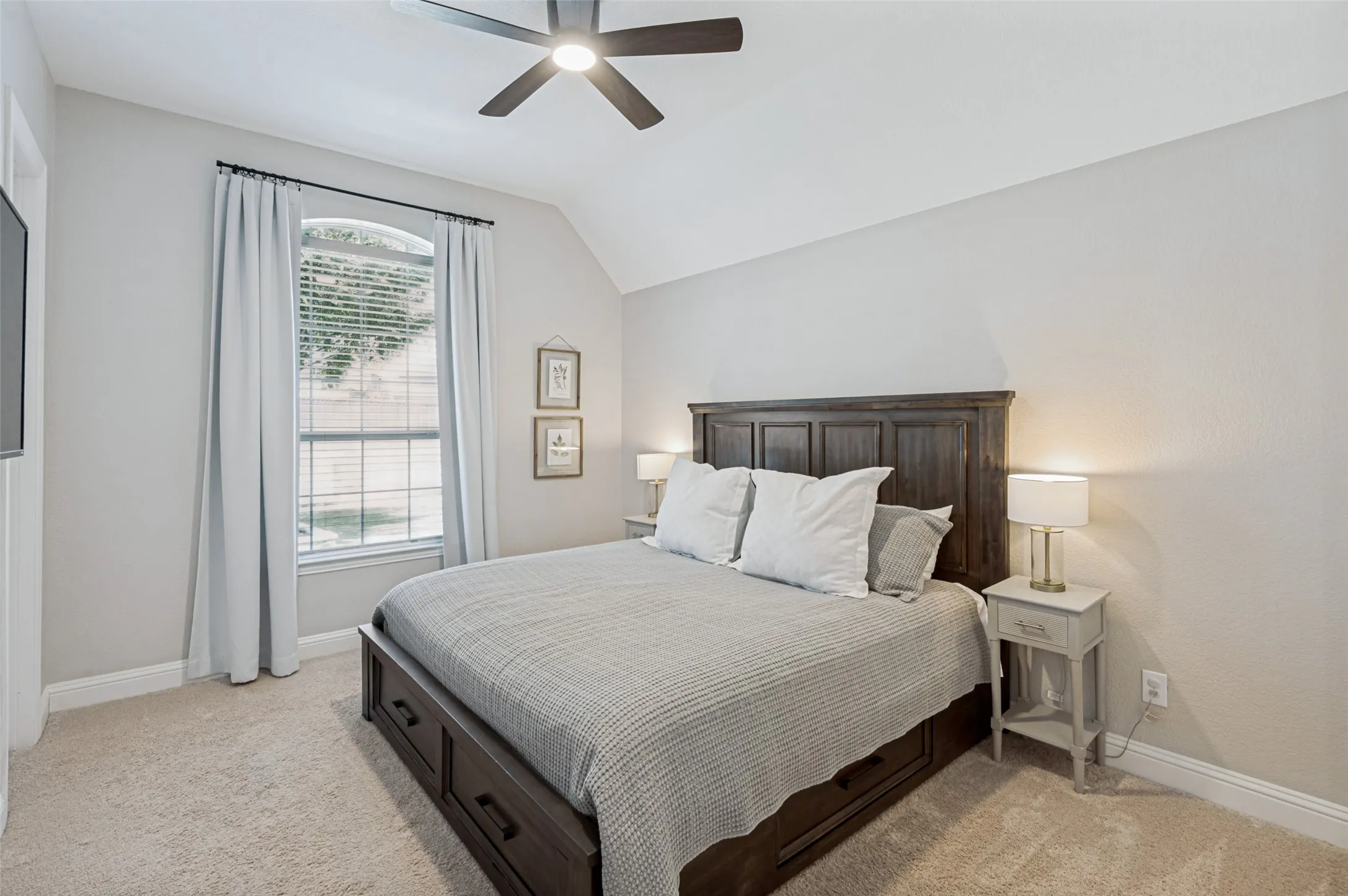 Single Family Residence For Sale in Denton County , 4430 Whispering Lake Drive, Frisco, Texas 75036, 4 Bedroom, 5 Bathroom, 3 Garage spaces, 3,743 Sqft, built in 2014, mls#21381902, Real Estate Agent in Frisco, Homes For Sale in Denton county, Homes For Sale in Frisco, Realtor in Frisco Texas, Real Estate Brokerage Independent Realty Texas, Luminita Cordes Realtor