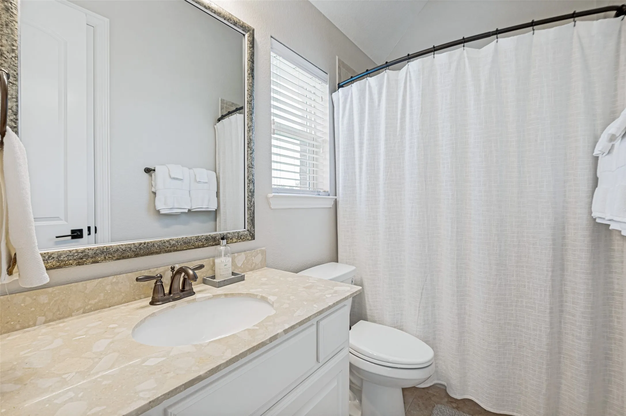 Single Family Residence For Sale in Denton County , 4430 Whispering Lake Drive, Frisco, Texas 75036, 4 Bedroom, 5 Bathroom, 3 Garage spaces, 3,743 Sqft, built in 2014, mls#21381902, Real Estate Agent in Frisco, Homes For Sale in Denton county, Homes For Sale in Frisco, Realtor in Frisco Texas, Real Estate Brokerage Independent Realty Texas, Luminita Cordes Realtor
