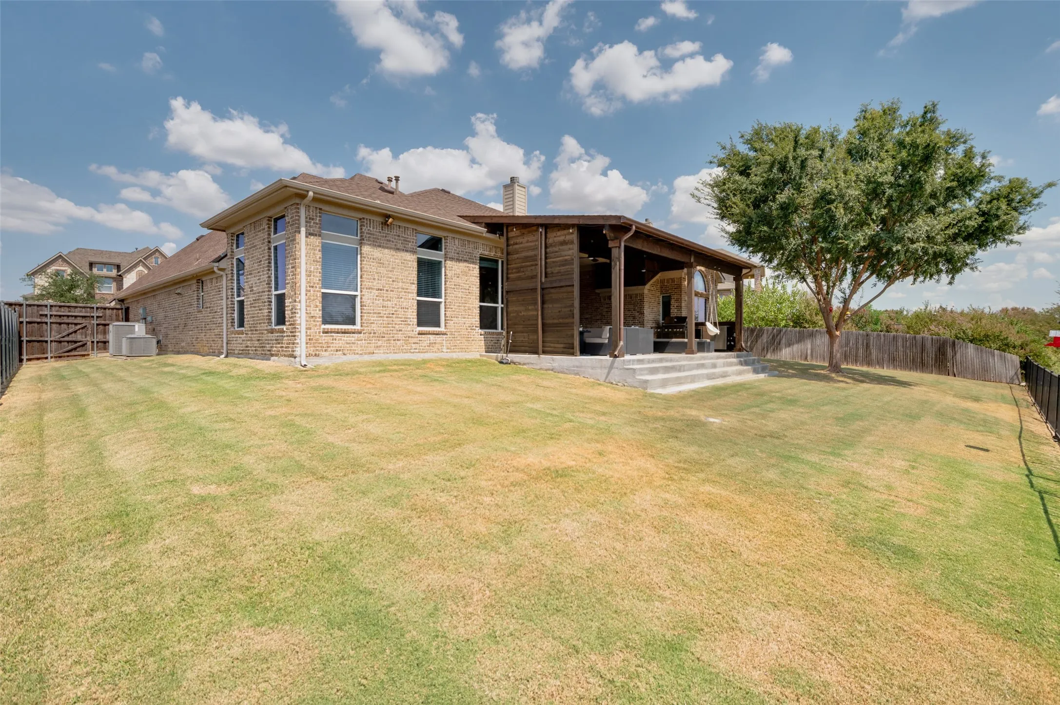 Single Family Residence For Sale in Denton County , 4430 Whispering Lake Drive, Frisco, Texas 75036, 4 Bedroom, 5 Bathroom, 3 Garage spaces, 3,743 Sqft, built in 2014, mls#21381902, Real Estate Agent in Frisco, Homes For Sale in Denton county, Homes For Sale in Frisco, Realtor in Frisco Texas, Real Estate Brokerage Independent Realty Texas, Luminita Cordes Realtor