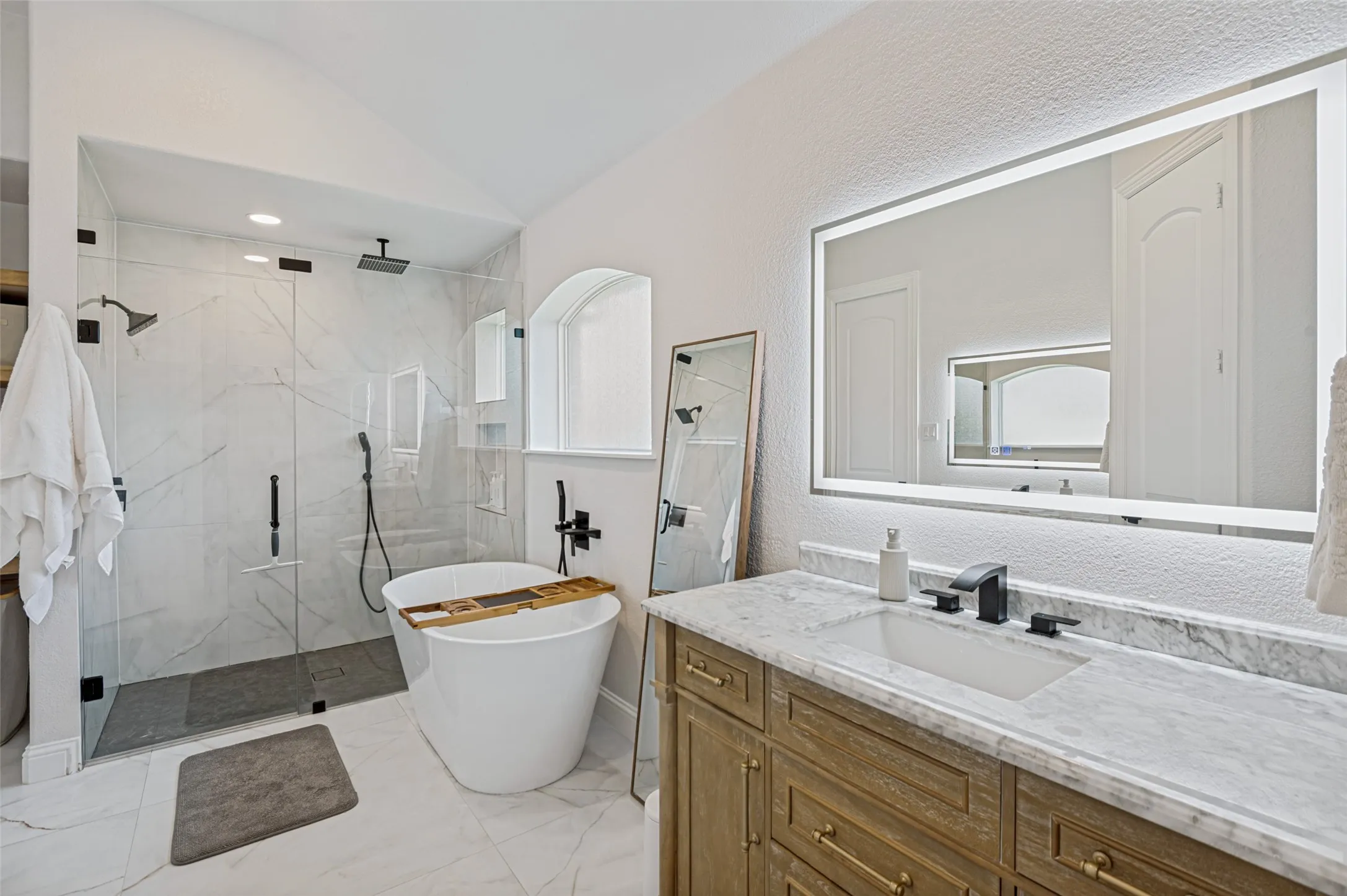 Single Family Residence For Sale in Denton County , 4430 Whispering Lake Drive, Frisco, Texas 75036, 4 Bedroom, 5 Bathroom, 3 Garage spaces, 3,743 Sqft, built in 2014, mls#21381902, Real Estate Agent in Frisco, Homes For Sale in Denton county, Homes For Sale in Frisco, Realtor in Frisco Texas, Real Estate Brokerage Independent Realty Texas, Luminita Cordes Realtor