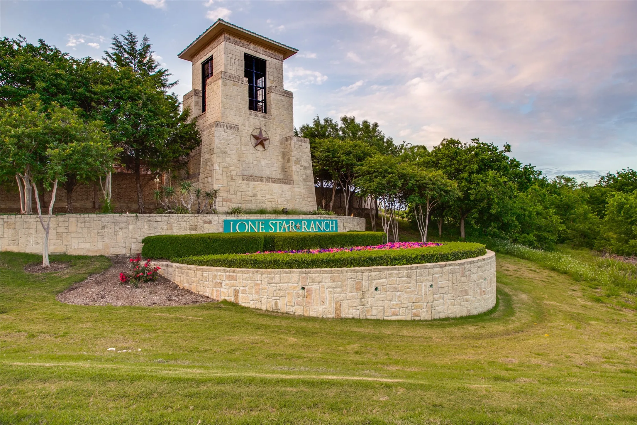 Single Family Residence For Sale in Denton County , 4430 Whispering Lake Drive, Frisco, Texas 75036, 4 Bedroom, 5 Bathroom, 3 Garage spaces, 3,743 Sqft, built in 2014, mls#21381902, Real Estate Agent in Frisco, Homes For Sale in Denton county, Homes For Sale in Frisco, Realtor in Frisco Texas, Real Estate Brokerage Independent Realty Texas, Luminita Cordes Realtor