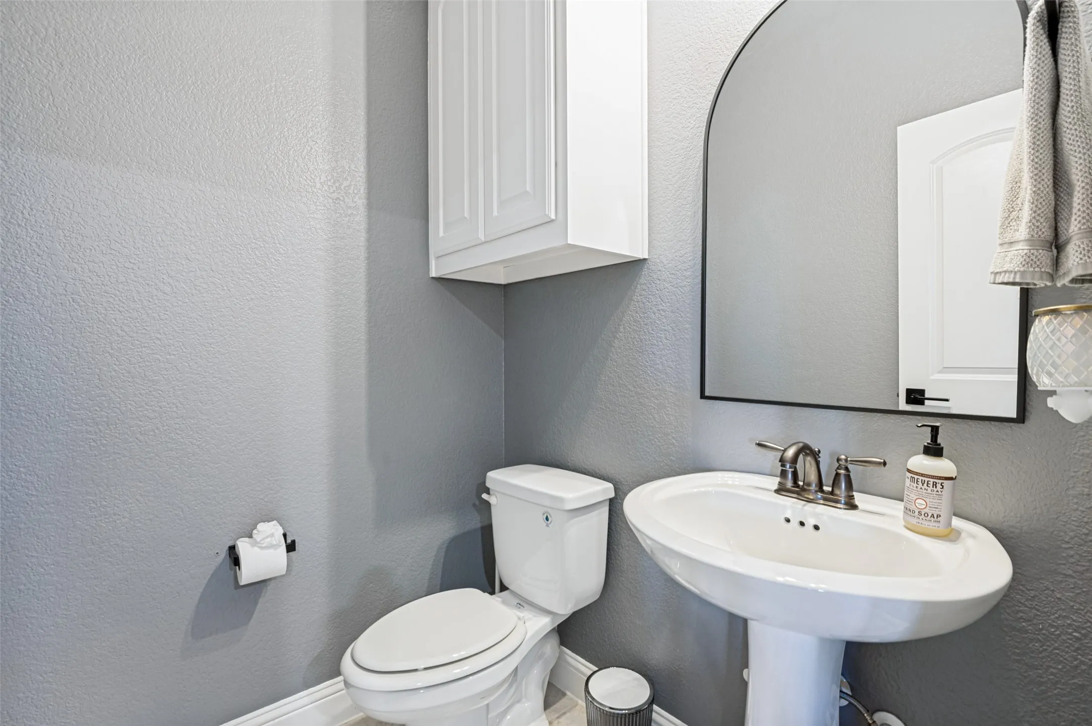 Single Family Residence For Sale in Denton County , 4430 Whispering Lake Drive, Frisco, Texas 75036, 4 Bedroom, 5 Bathroom, 3 Garage spaces, 3,743 Sqft, built in 2014, mls#21381902, Real Estate Agent in Frisco, Homes For Sale in Denton county, Homes For Sale in Frisco, Realtor in Frisco Texas, Real Estate Brokerage Independent Realty Texas, Luminita Cordes Realtor