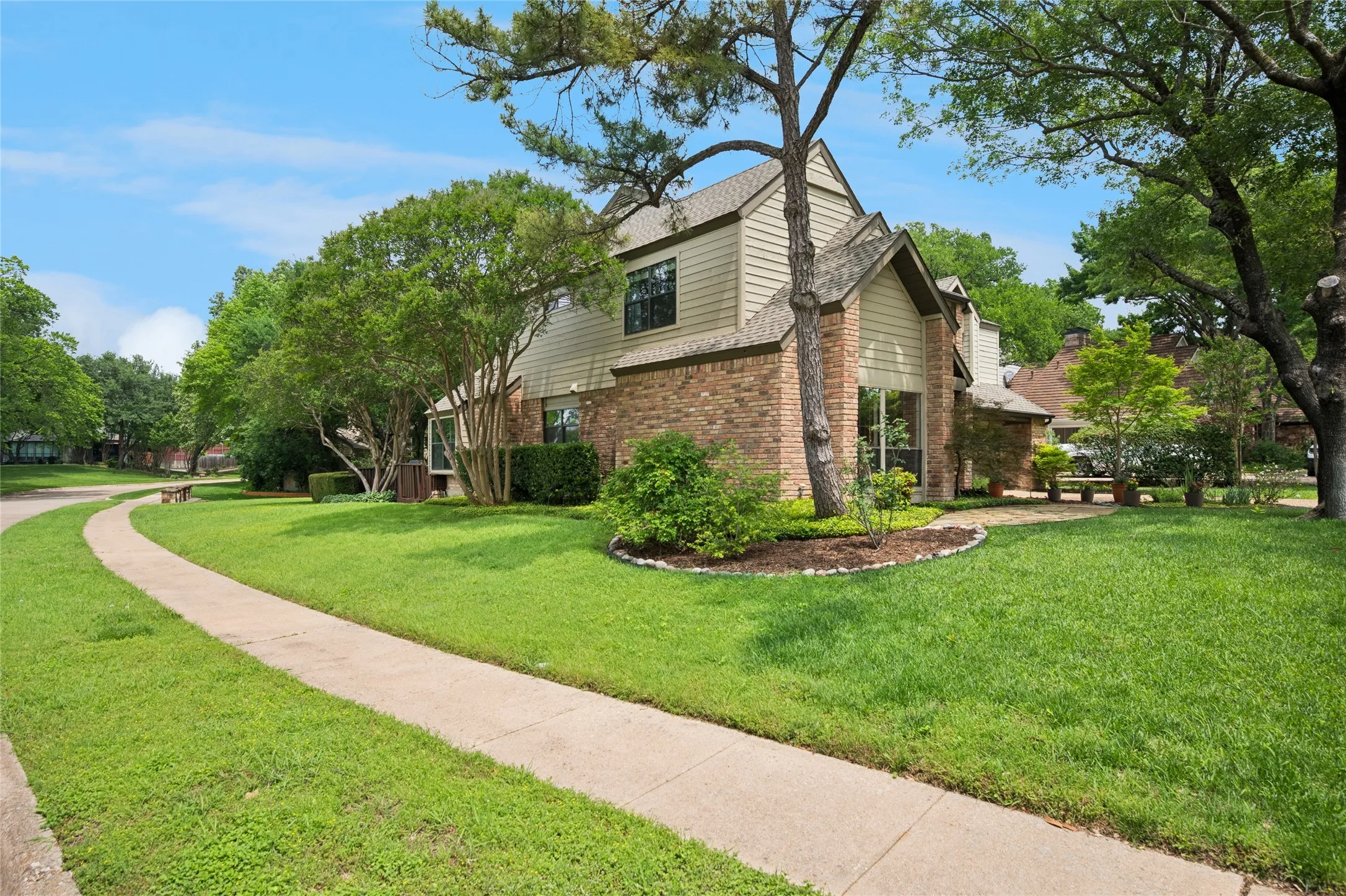 Over 3500 sq ft home on this roomy corner lot on a cul-de-sac!