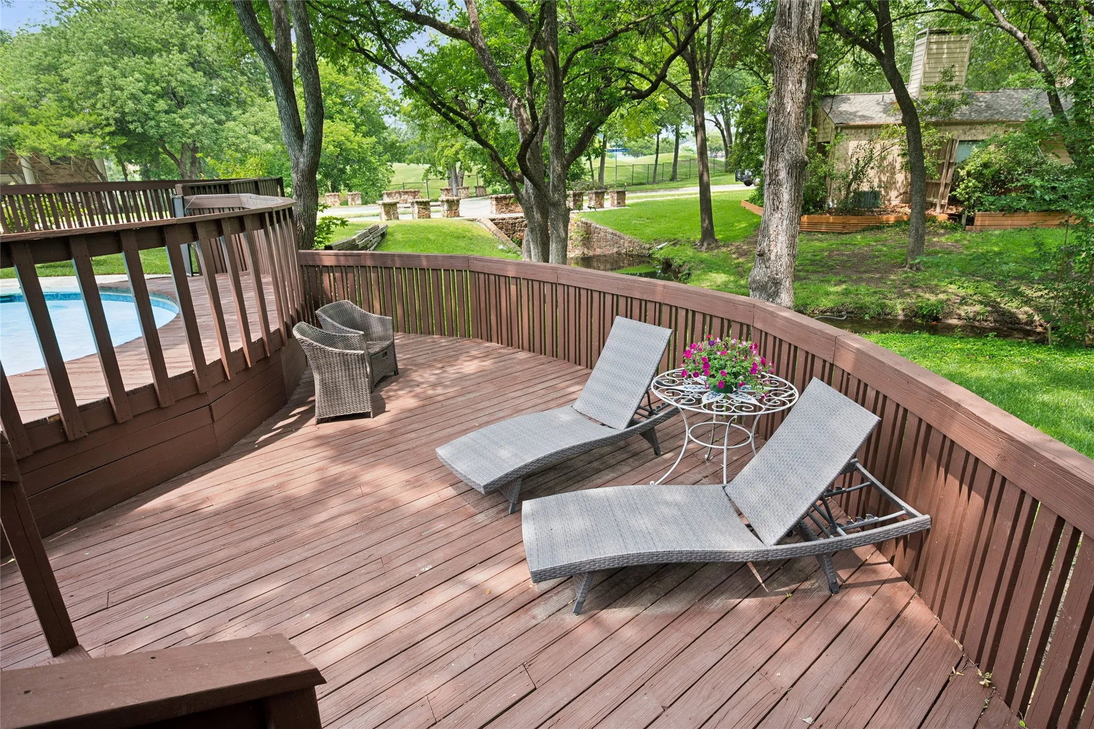 Hideaway on the lower deck with a stunning view of the creek.