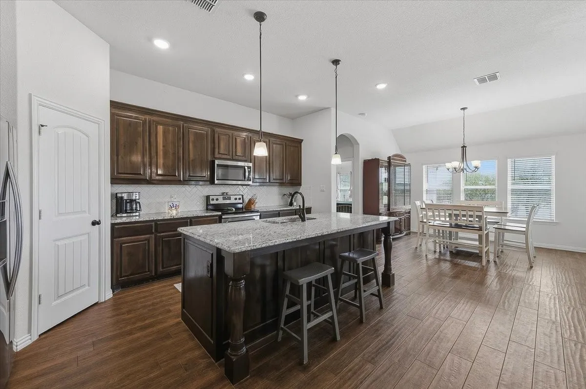Single Family Residence For Sale in Parker County , 122 Post Oak Way, Weatherford, Texas 76087, 4 Bedroom, 2 Bathroom, 2 Garage spaces, 2,430 Sqft, built in 2018, mls#21382232, Real Estate Agent in Weatherford, Homes For Sale in Parker county, Homes For Sale in Weatherford, Realtor in Weatherford Texas, Real Estate Brokerage Independent Realty Texas, Luminita Cordes Realtor