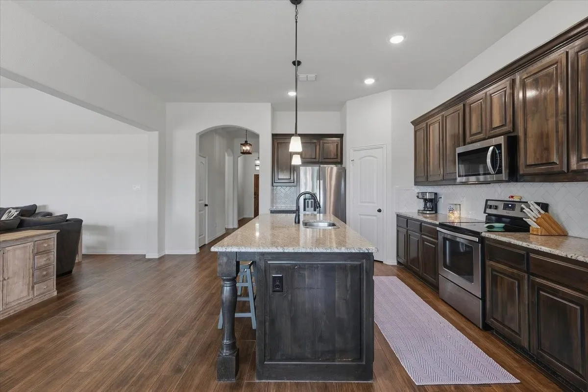 Single Family Residence For Sale in Parker County , 122 Post Oak Way, Weatherford, Texas 76087, 4 Bedroom, 2 Bathroom, 2 Garage spaces, 2,430 Sqft, built in 2018, mls#21382232, Real Estate Agent in Weatherford, Homes For Sale in Parker county, Homes For Sale in Weatherford, Realtor in Weatherford Texas, Real Estate Brokerage Independent Realty Texas, Luminita Cordes Realtor