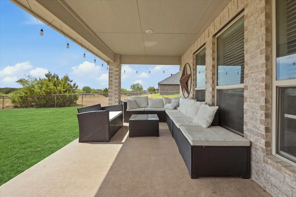 Single Family Residence For Sale in Parker County , 122 Post Oak Way, Weatherford, Texas 76087, 4 Bedroom, 2 Bathroom, 2 Garage spaces, 2,430 Sqft, built in 2018, mls#21382232, Real Estate Agent in Weatherford, Homes For Sale in Parker county, Homes For Sale in Weatherford, Realtor in Weatherford Texas, Real Estate Brokerage Independent Realty Texas, Luminita Cordes Realtor
