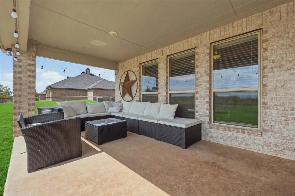 Single Family Residence For Sale in Parker County , 122 Post Oak Way, Weatherford, Texas 76087, 4 Bedroom, 2 Bathroom, 2 Garage spaces, 2,430 Sqft, built in 2018, mls#21382232, Real Estate Agent in Weatherford, Homes For Sale in Parker county, Homes For Sale in Weatherford, Realtor in Weatherford Texas, Real Estate Brokerage Independent Realty Texas, Luminita Cordes Realtor