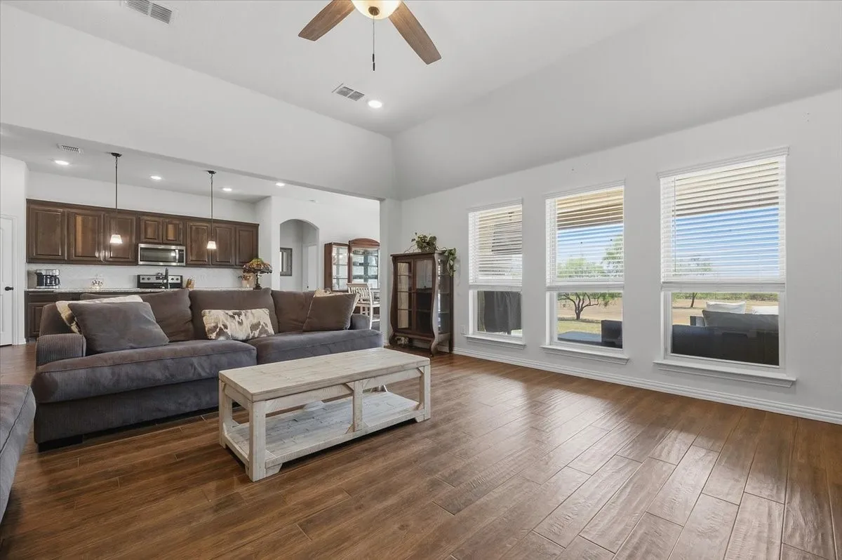 Single Family Residence For Sale in Parker County , 122 Post Oak Way, Weatherford, Texas 76087, 4 Bedroom, 2 Bathroom, 2 Garage spaces, 2,430 Sqft, built in 2018, mls#21382232, Real Estate Agent in Weatherford, Homes For Sale in Parker county, Homes For Sale in Weatherford, Realtor in Weatherford Texas, Real Estate Brokerage Independent Realty Texas, Luminita Cordes Realtor