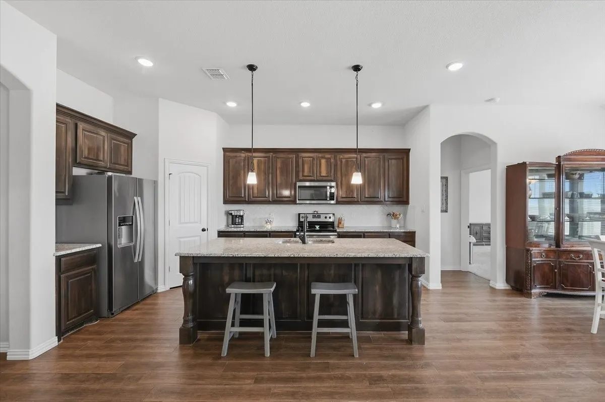 Single Family Residence For Sale in Parker County , 122 Post Oak Way, Weatherford, Texas 76087, 4 Bedroom, 2 Bathroom, 2 Garage spaces, 2,430 Sqft, built in 2018, mls#21382232, Real Estate Agent in Weatherford, Homes For Sale in Parker county, Homes For Sale in Weatherford, Realtor in Weatherford Texas, Real Estate Brokerage Independent Realty Texas, Luminita Cordes Realtor
