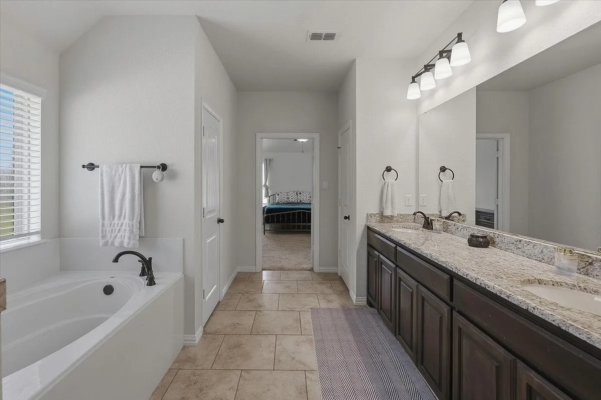 Single Family Residence For Sale in Parker County , 122 Post Oak Way, Weatherford, Texas 76087, 4 Bedroom, 2 Bathroom, 2 Garage spaces, 2,430 Sqft, built in 2018, mls#21382232, Real Estate Agent in Weatherford, Homes For Sale in Parker county, Homes For Sale in Weatherford, Realtor in Weatherford Texas, Real Estate Brokerage Independent Realty Texas, Luminita Cordes Realtor
