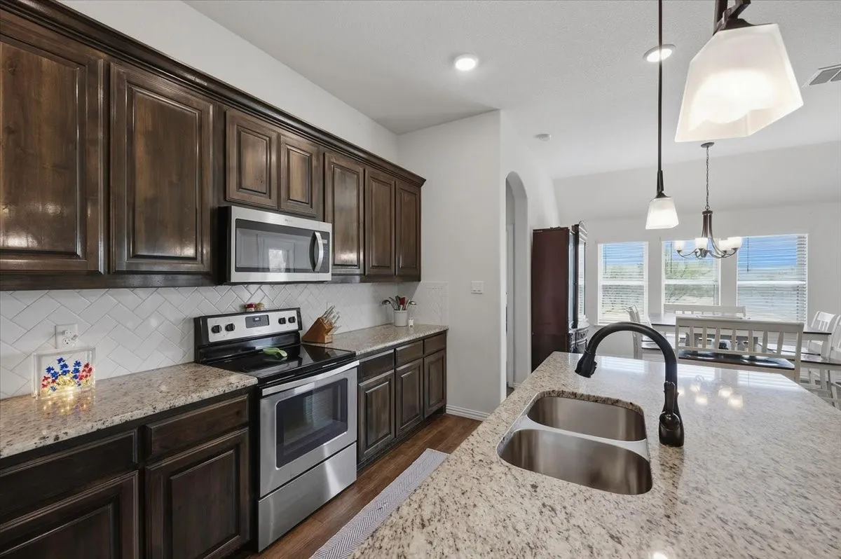 Single Family Residence For Sale in Parker County , 122 Post Oak Way, Weatherford, Texas 76087, 4 Bedroom, 2 Bathroom, 2 Garage spaces, 2,430 Sqft, built in 2018, mls#21382232, Real Estate Agent in Weatherford, Homes For Sale in Parker county, Homes For Sale in Weatherford, Realtor in Weatherford Texas, Real Estate Brokerage Independent Realty Texas, Luminita Cordes Realtor