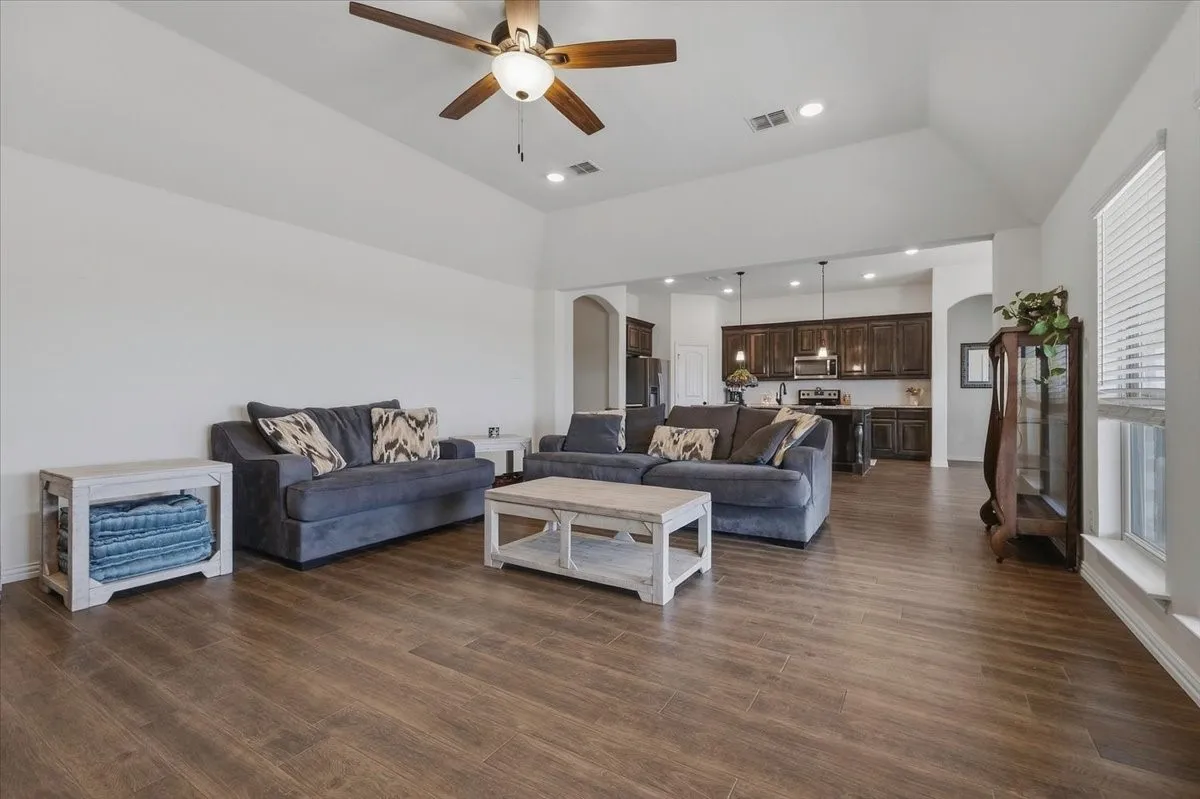 Single Family Residence For Sale in Parker County , 122 Post Oak Way, Weatherford, Texas 76087, 4 Bedroom, 2 Bathroom, 2 Garage spaces, 2,430 Sqft, built in 2018, mls#21382232, Real Estate Agent in Weatherford, Homes For Sale in Parker county, Homes For Sale in Weatherford, Realtor in Weatherford Texas, Real Estate Brokerage Independent Realty Texas, Luminita Cordes Realtor