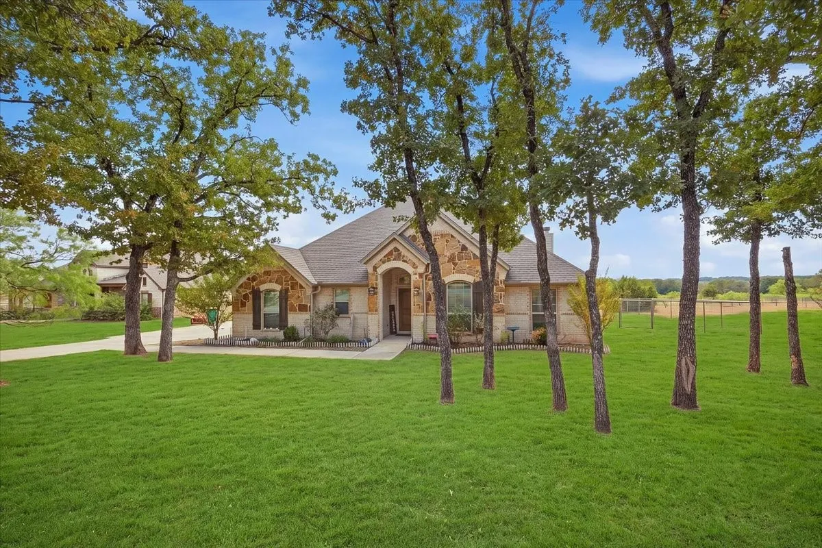 Single Family Residence For Sale in Parker County , 122 Post Oak Way, Weatherford, Texas 76087, 4 Bedroom, 2 Bathroom, 2 Garage spaces, 2,430 Sqft, built in 2018, mls#21382232, Real Estate Agent in Weatherford, Homes For Sale in Parker county, Homes For Sale in Weatherford, Realtor in Weatherford Texas, Real Estate Brokerage Independent Realty Texas, Luminita Cordes Realtor