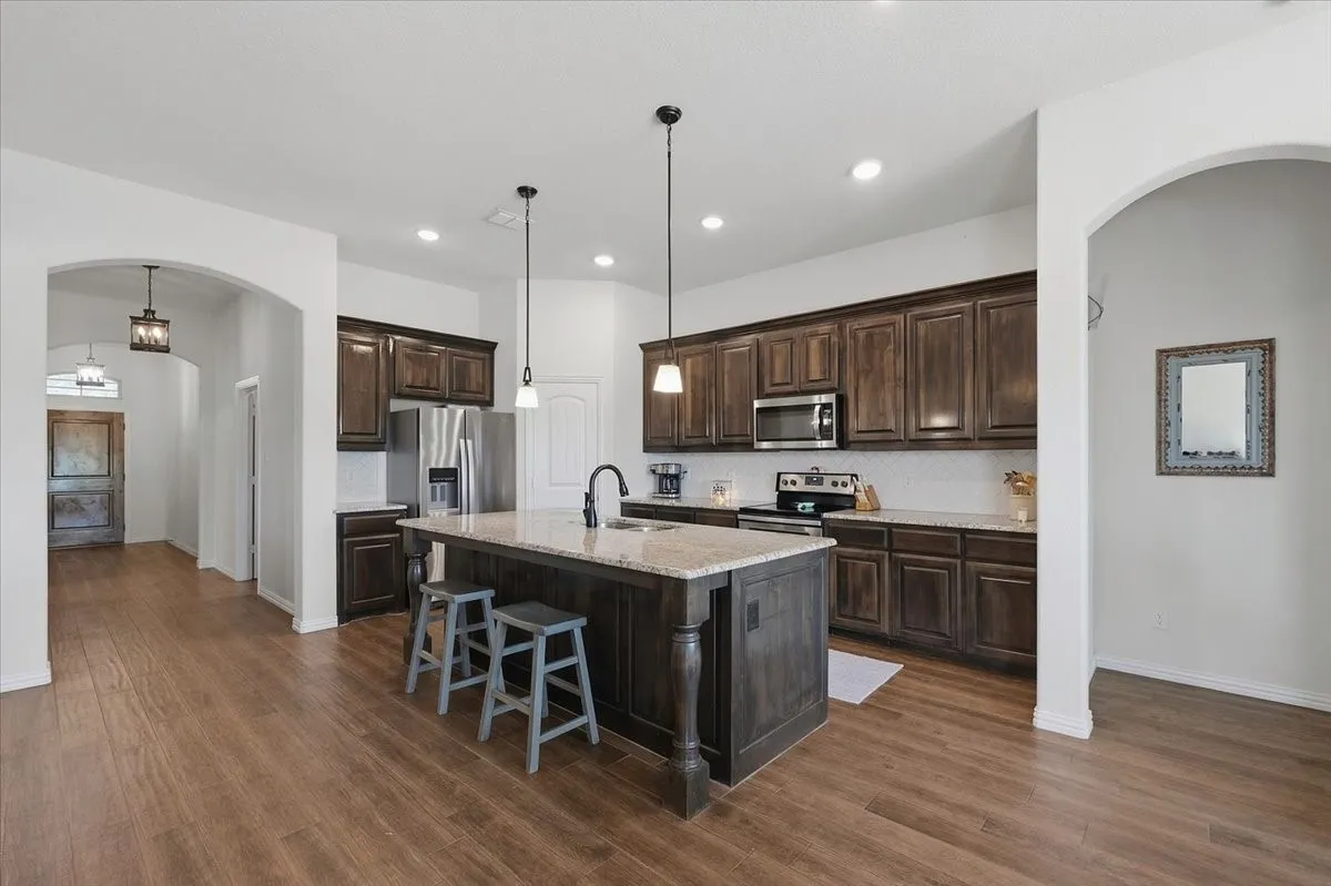 Single Family Residence For Sale in Parker County , 122 Post Oak Way, Weatherford, Texas 76087, 4 Bedroom, 2 Bathroom, 2 Garage spaces, 2,430 Sqft, built in 2018, mls#21382232, Real Estate Agent in Weatherford, Homes For Sale in Parker county, Homes For Sale in Weatherford, Realtor in Weatherford Texas, Real Estate Brokerage Independent Realty Texas, Luminita Cordes Realtor