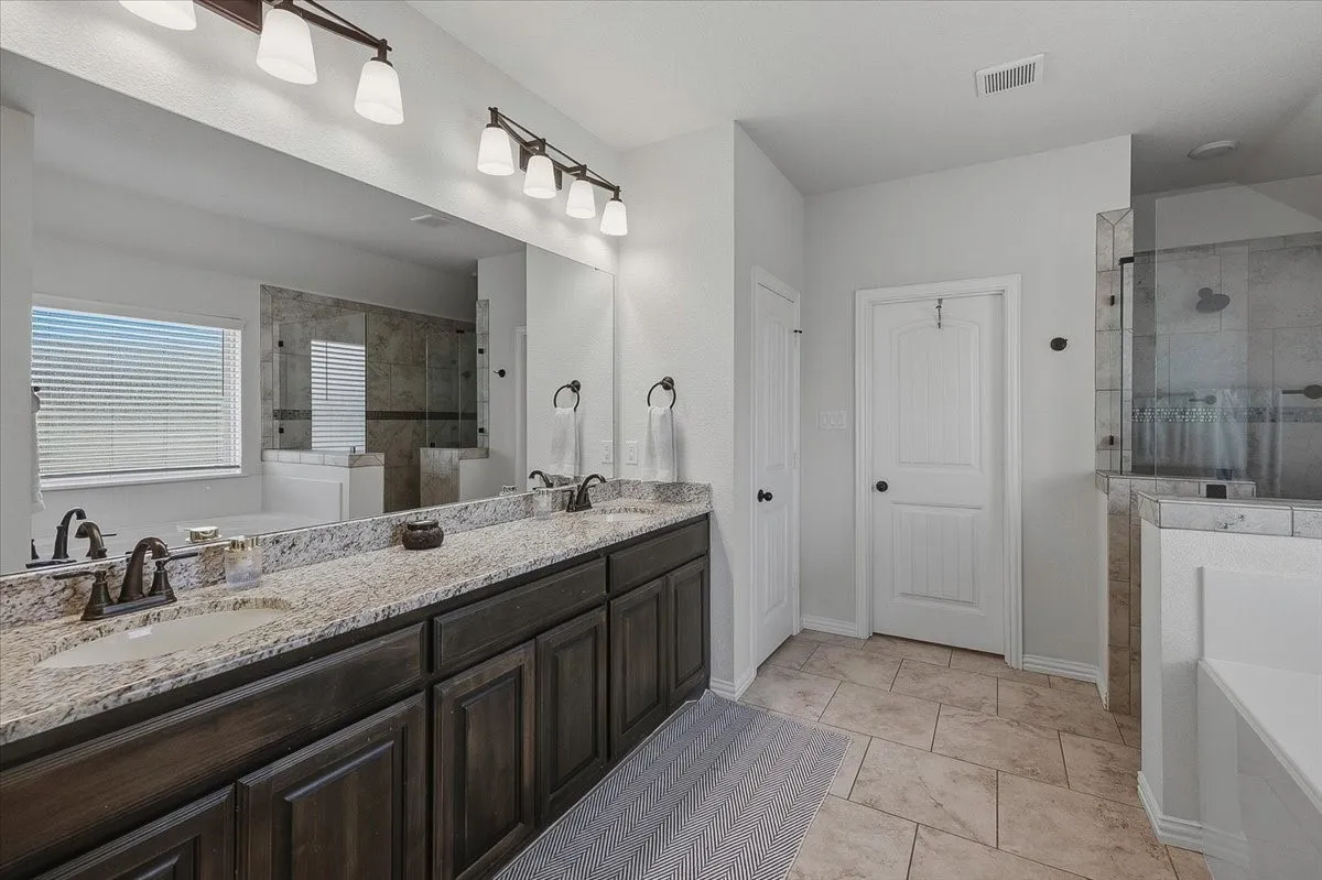 Single Family Residence For Sale in Parker County , 122 Post Oak Way, Weatherford, Texas 76087, 4 Bedroom, 2 Bathroom, 2 Garage spaces, 2,430 Sqft, built in 2018, mls#21382232, Real Estate Agent in Weatherford, Homes For Sale in Parker county, Homes For Sale in Weatherford, Realtor in Weatherford Texas, Real Estate Brokerage Independent Realty Texas, Luminita Cordes Realtor
