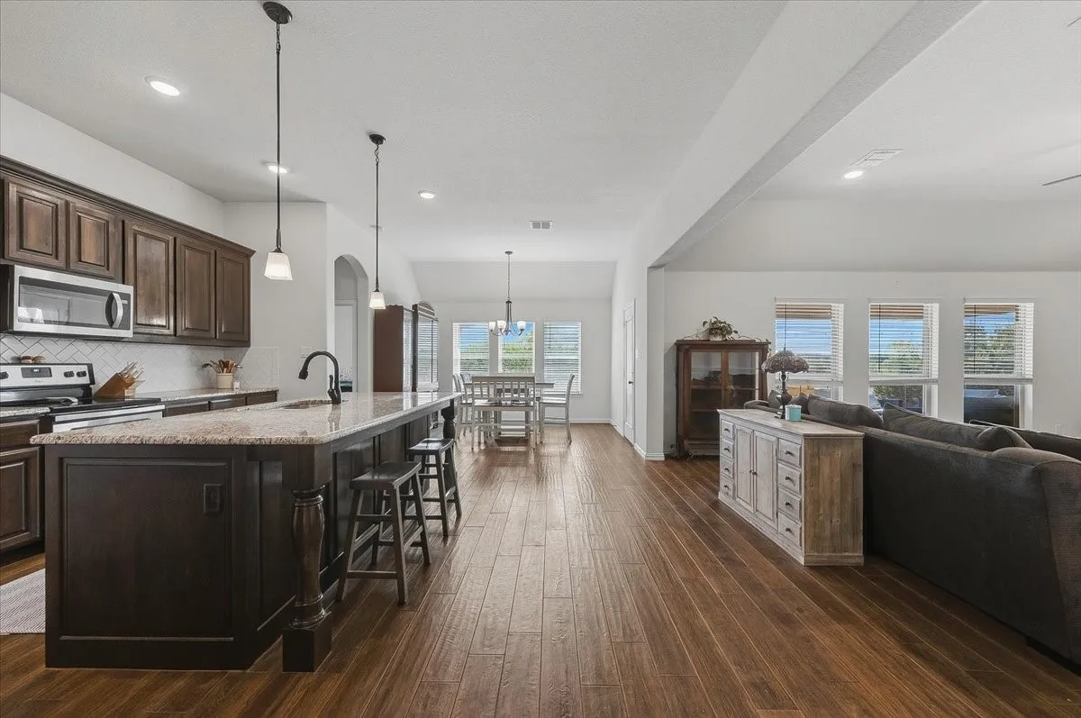 Single Family Residence For Sale in Parker County , 122 Post Oak Way, Weatherford, Texas 76087, 4 Bedroom, 2 Bathroom, 2 Garage spaces, 2,430 Sqft, built in 2018, mls#21382232, Real Estate Agent in Weatherford, Homes For Sale in Parker county, Homes For Sale in Weatherford, Realtor in Weatherford Texas, Real Estate Brokerage Independent Realty Texas, Luminita Cordes Realtor