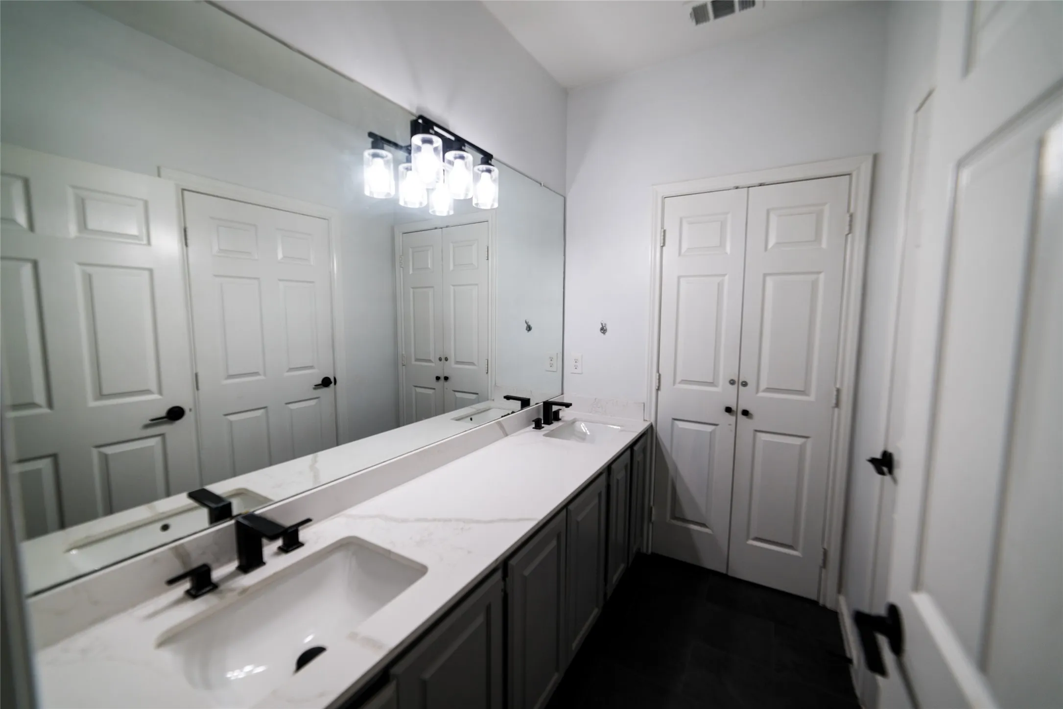 secondary Full bathroom downstairs