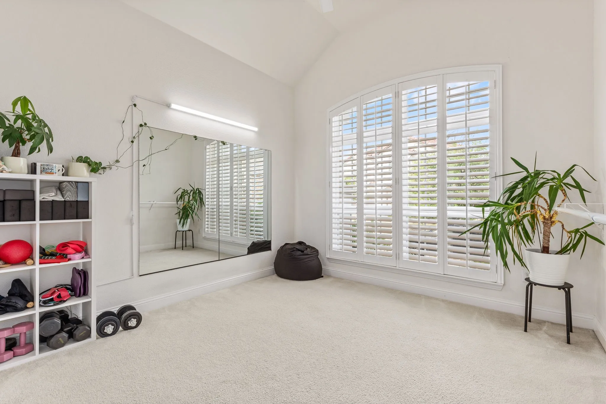 Single Family Residence For Sale in Collin County , 6101 Mickelson Way, Mc Kinney, Texas 75070, 4 Bedroom, 3 Bathroom, 2 Garage spaces, 2,952 Sqft, built in 2015, mls#21381268, Real Estate Agent in Mc Kinney, Homes For Sale in Collin county, Homes For Sale in Mc Kinney, Realtor in Mc Kinney Texas, Real Estate Brokerage Independent Realty Texas, Luminita Cordes Realtor