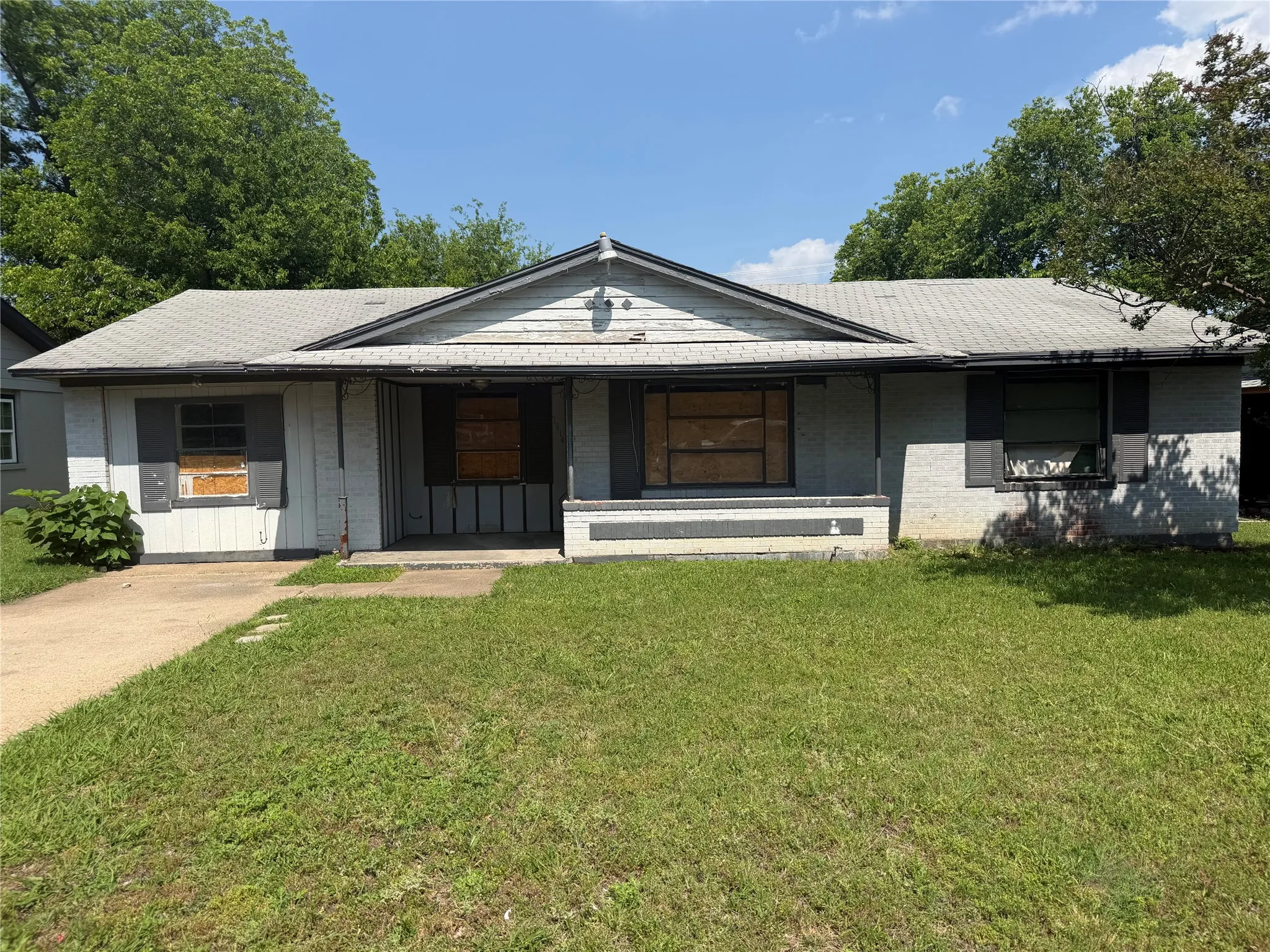 Single Family Residence For Sale in Dallas County , 7014 Brierfield Drive, Dallas, Texas 75232, 4 Bedroom, 2 Bathroom, Garage spaces, 1,542 Sqft, built in 1956, mls#21382898, Real Estate Agent in Dallas, Homes For Sale in Dallas county, Homes For Sale in Dallas, Realtor in Dallas Texas, Real Estate Brokerage Independent Realty Texas, Luminita Cordes Realtor