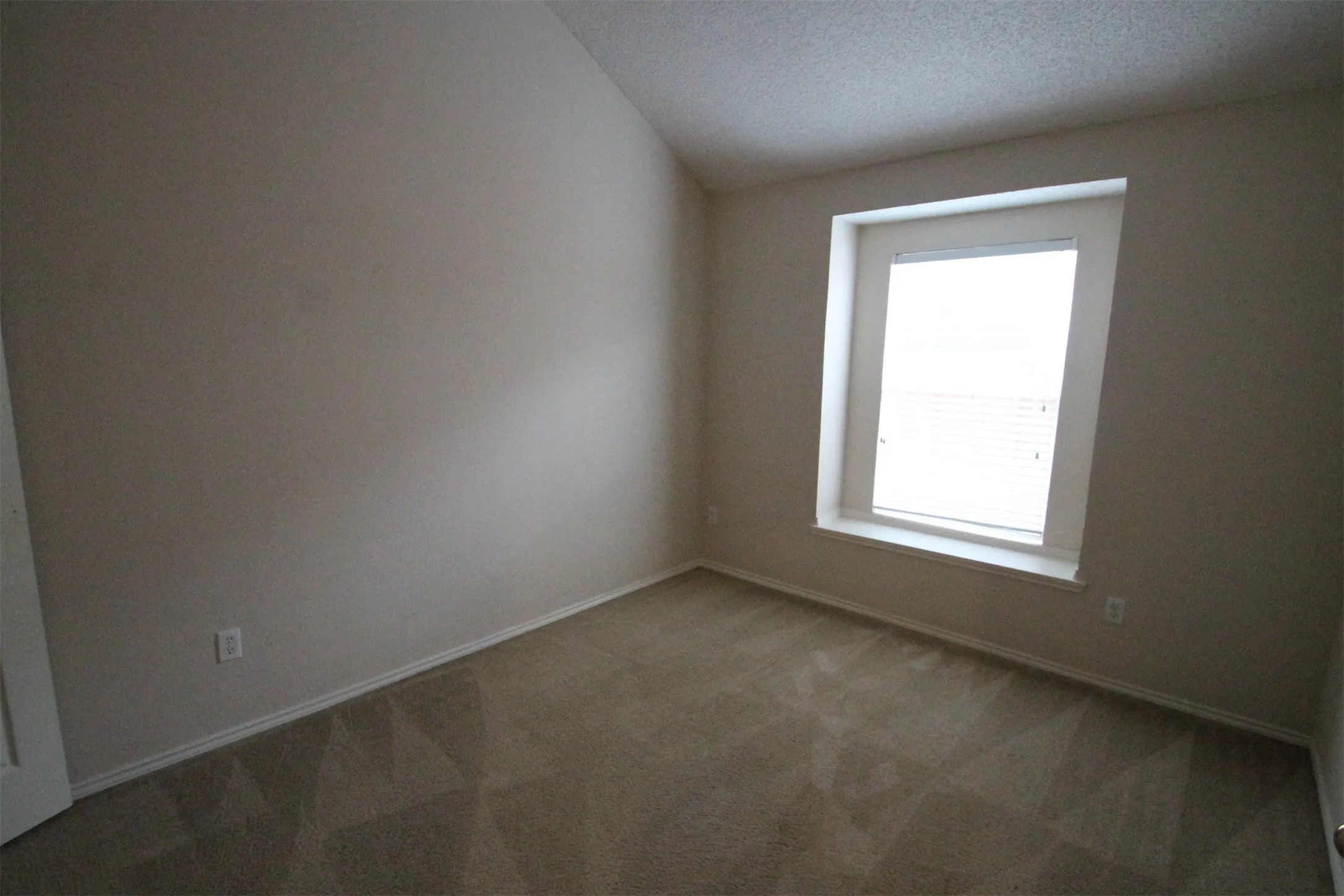 Single Family Residence For Rent in Collin County , 2920 COVENTRY LN, Mc Kinney, Texas 75069, 3 Bedroom, 2 Bathroom, 2 Garage spaces, 2,105 Sqft, built in 1997, mls#21382902, Real Estate Agent in Mc Kinney, Homes For Rent in Collin county, Homes For Rent in Mc Kinney, Realtor in Mc Kinney Texas, Real Estate Brokerage Independent Realty Texas, Luminita Cordes Realtor