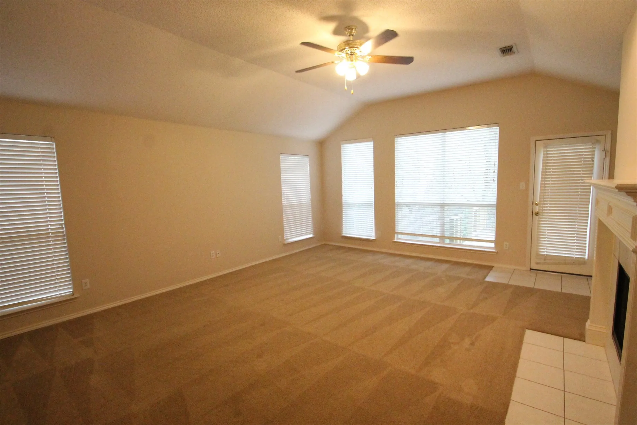 Single Family Residence For Rent in Collin County , 2920 COVENTRY LN, Mc Kinney, Texas 75069, 3 Bedroom, 2 Bathroom, 2 Garage spaces, 2,105 Sqft, built in 1997, mls#21382902, Real Estate Agent in Mc Kinney, Homes For Rent in Collin county, Homes For Rent in Mc Kinney, Realtor in Mc Kinney Texas, Real Estate Brokerage Independent Realty Texas, Luminita Cordes Realtor