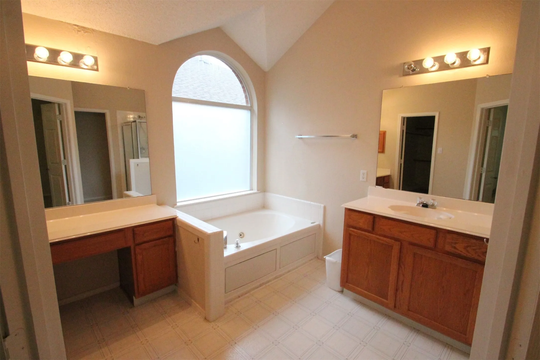 Single Family Residence For Rent in Collin County , 2920 COVENTRY LN, Mc Kinney, Texas 75069, 3 Bedroom, 2 Bathroom, 2 Garage spaces, 2,105 Sqft, built in 1997, mls#21382902, Real Estate Agent in Mc Kinney, Homes For Rent in Collin county, Homes For Rent in Mc Kinney, Realtor in Mc Kinney Texas, Real Estate Brokerage Independent Realty Texas, Luminita Cordes Realtor
