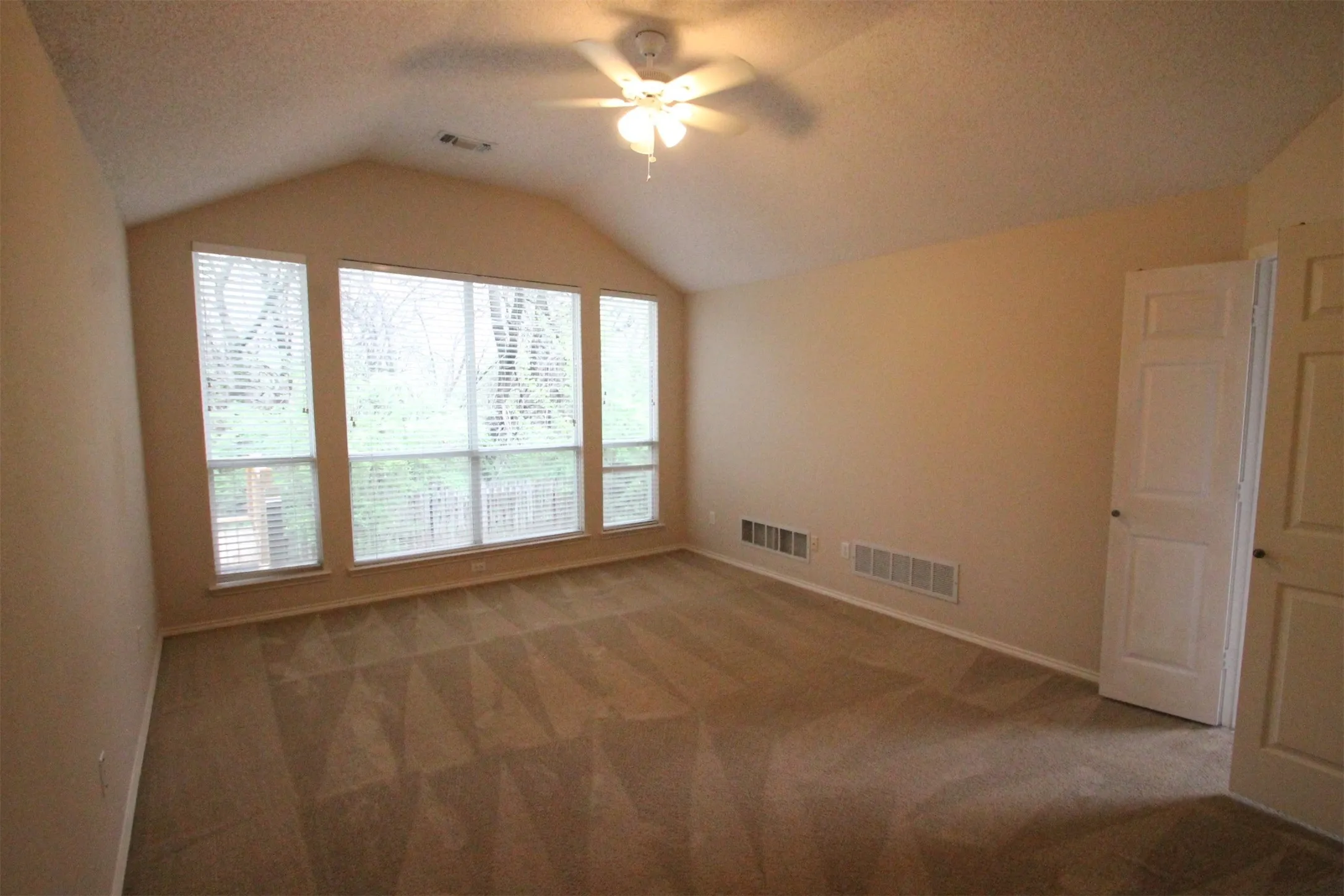 Single Family Residence For Rent in Collin County , 2920 COVENTRY LN, Mc Kinney, Texas 75069, 3 Bedroom, 2 Bathroom, 2 Garage spaces, 2,105 Sqft, built in 1997, mls#21382902, Real Estate Agent in Mc Kinney, Homes For Rent in Collin county, Homes For Rent in Mc Kinney, Realtor in Mc Kinney Texas, Real Estate Brokerage Independent Realty Texas, Luminita Cordes Realtor