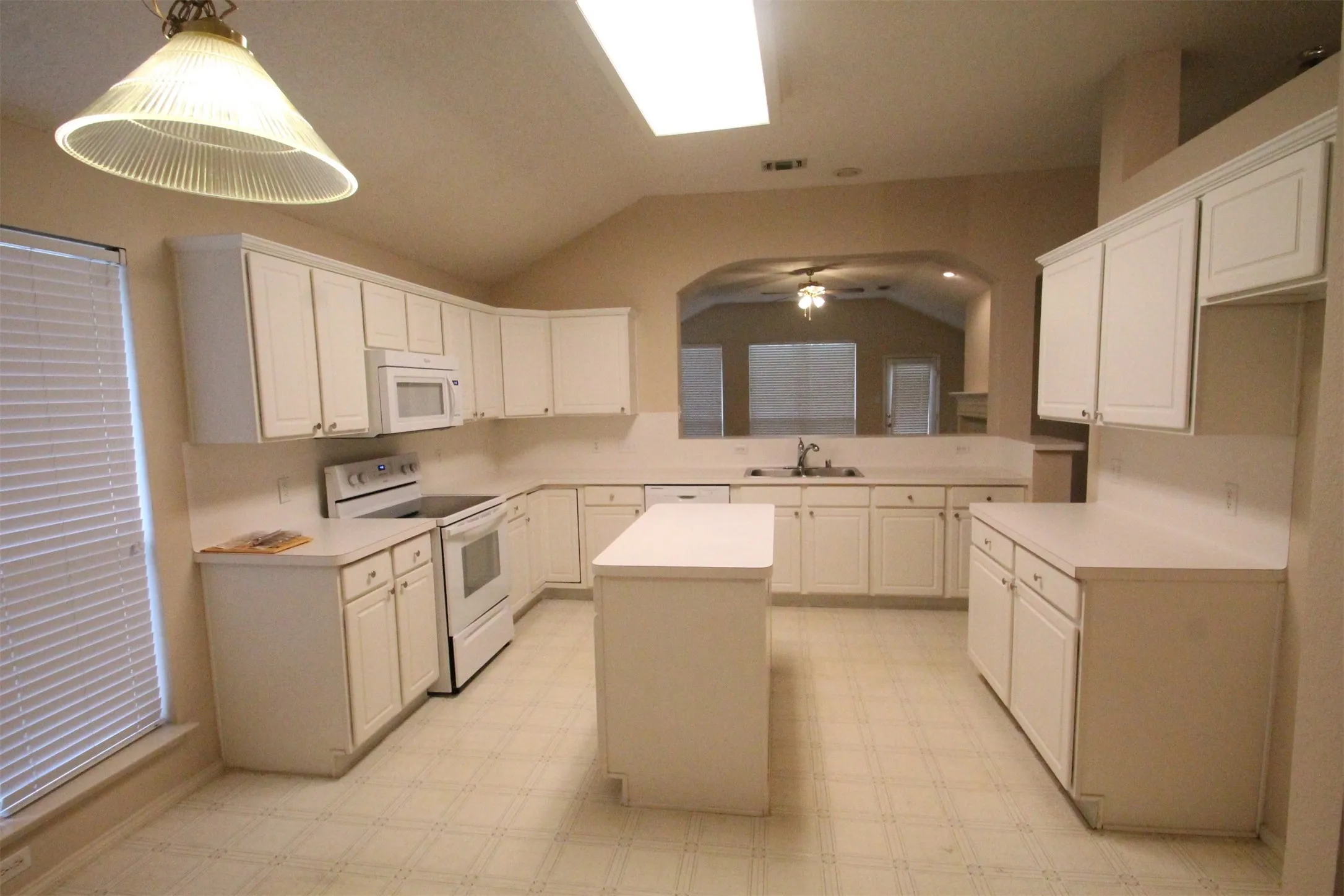 Single Family Residence For Rent in Collin County , 2920 COVENTRY LN, Mc Kinney, Texas 75069, 3 Bedroom, 2 Bathroom, 2 Garage spaces, 2,105 Sqft, built in 1997, mls#21382902, Real Estate Agent in Mc Kinney, Homes For Rent in Collin county, Homes For Rent in Mc Kinney, Realtor in Mc Kinney Texas, Real Estate Brokerage Independent Realty Texas, Luminita Cordes Realtor