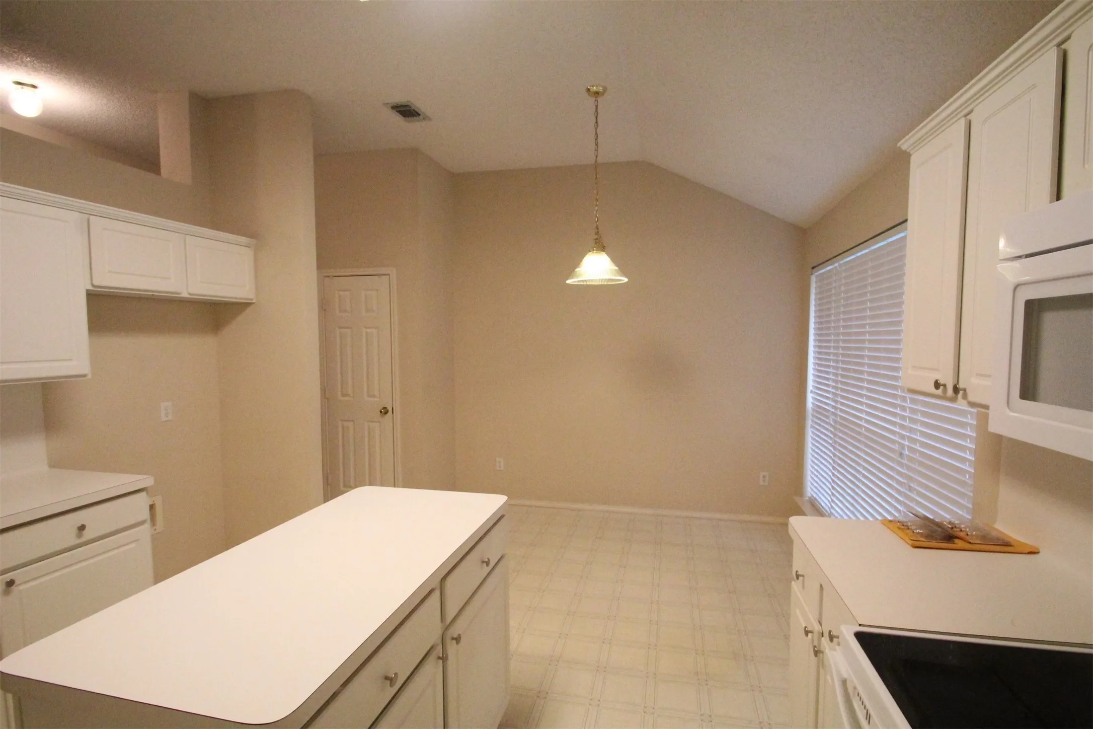 Single Family Residence For Rent in Collin County , 2920 COVENTRY LN, Mc Kinney, Texas 75069, 3 Bedroom, 2 Bathroom, 2 Garage spaces, 2,105 Sqft, built in 1997, mls#21382902, Real Estate Agent in Mc Kinney, Homes For Rent in Collin county, Homes For Rent in Mc Kinney, Realtor in Mc Kinney Texas, Real Estate Brokerage Independent Realty Texas, Luminita Cordes Realtor
